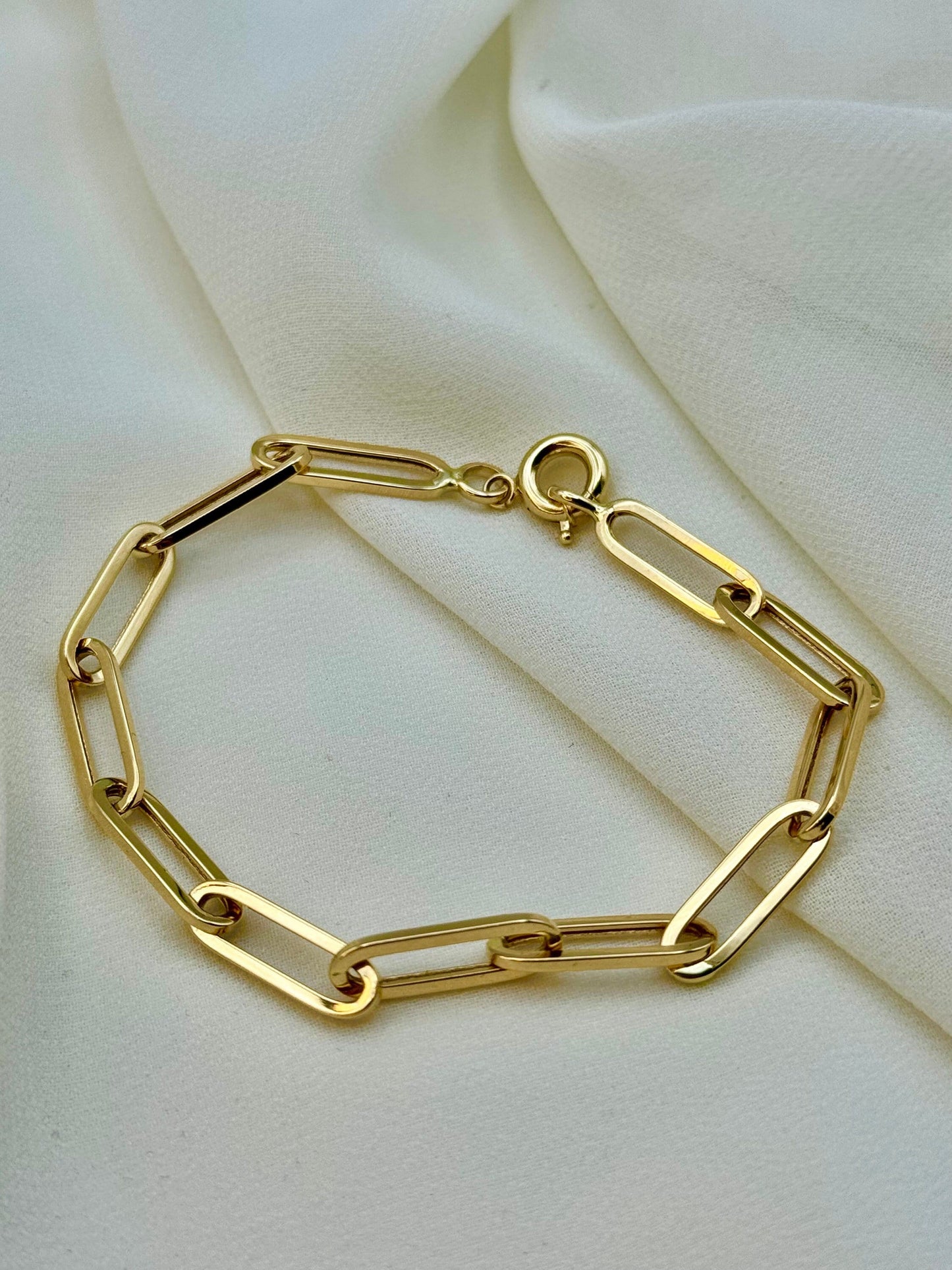 18k Gold PaperClip Bracelet, Medium Link, pure 18k Gold , For Her, For Girlfriend, For Mom, Gift, Stacking Bracelet, oval link bracelet.