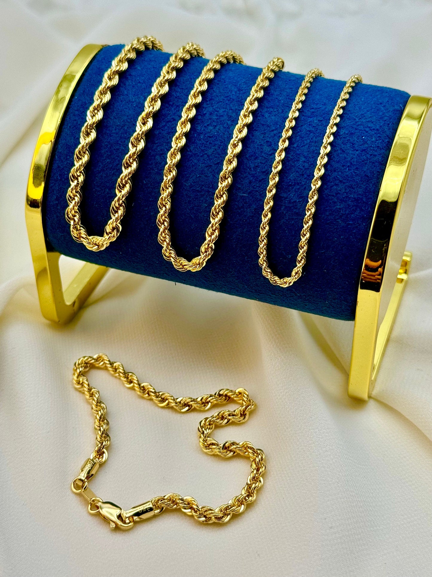 Rope link bracelet with lobster clasp.