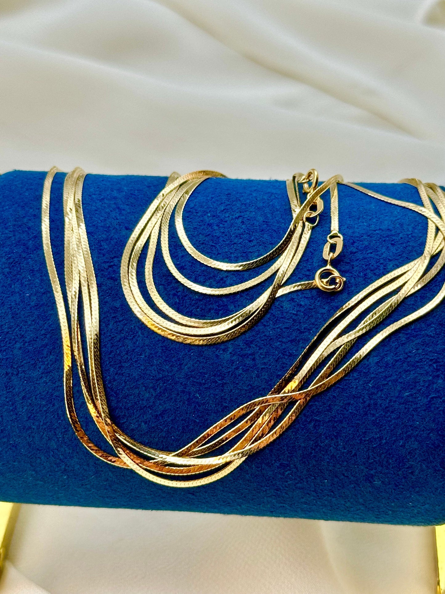 Collier à chevrons en or 18 carats | Collier ras du cou à chaîne serpent plate | Élégante chaîne à chevrons en or | Cadeau parfait.