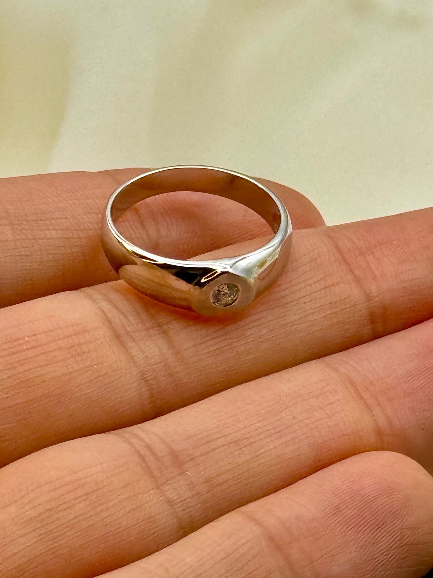 18K Solid White Gold Heart-Shaped Diamond Ring – Unisex Design, Gift for Her or Him, Birthday or Anniversary Jewelry