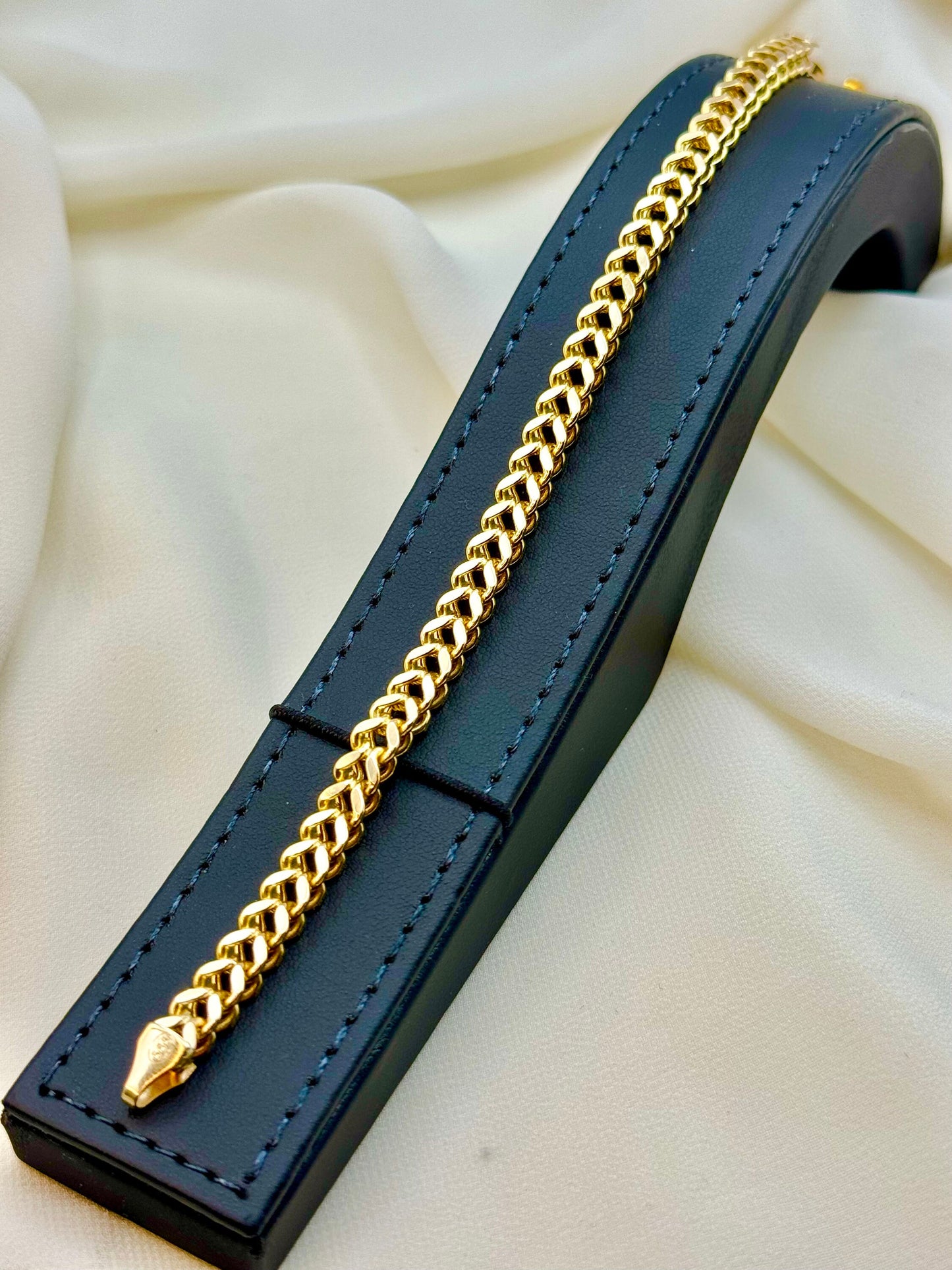 Franco bracelet on stand