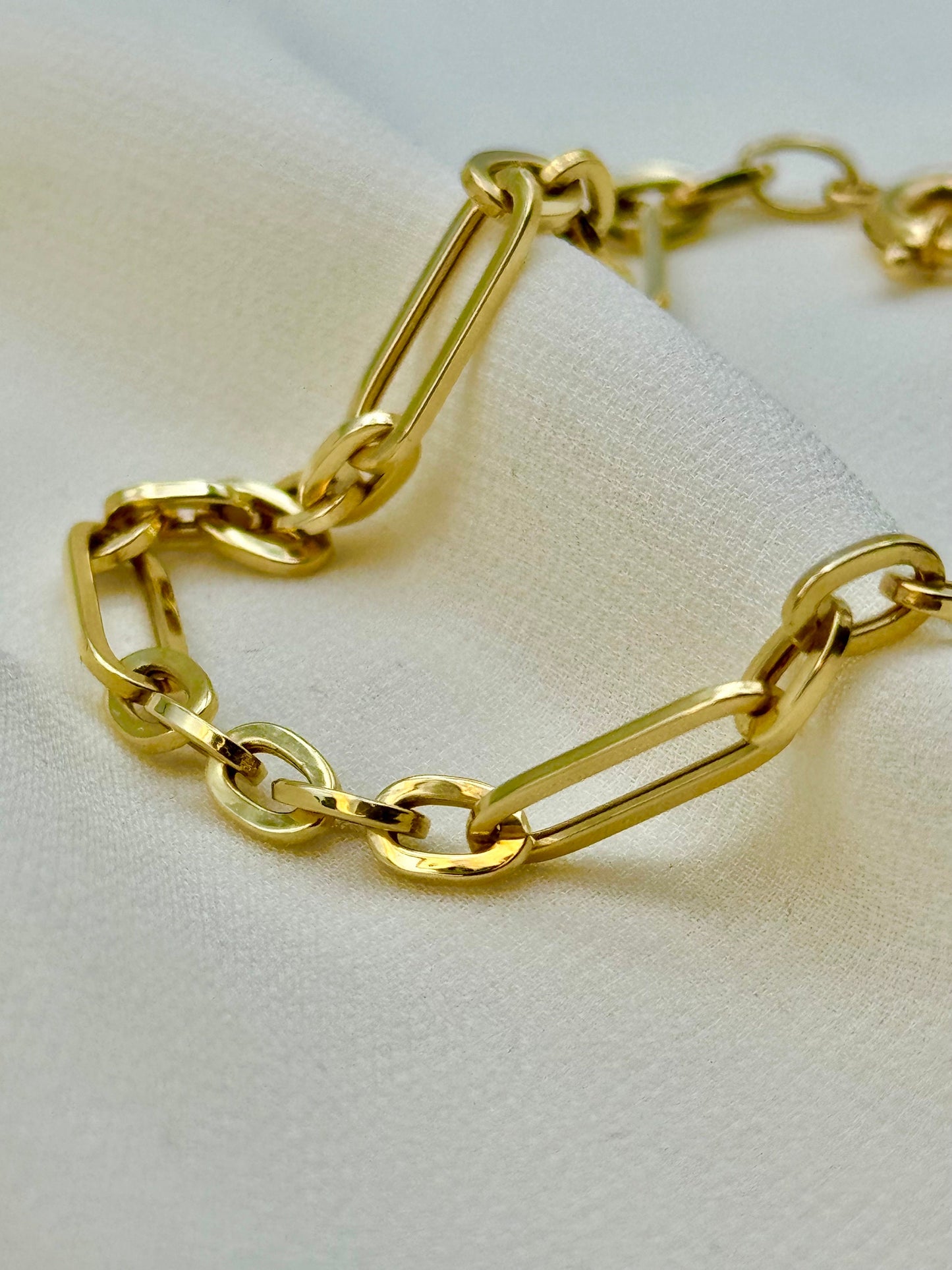 Bracelet à maillons ovales et trombone en or 14 carats – Véritable trombone et maillons en câble en or 14 carats, design élégant.