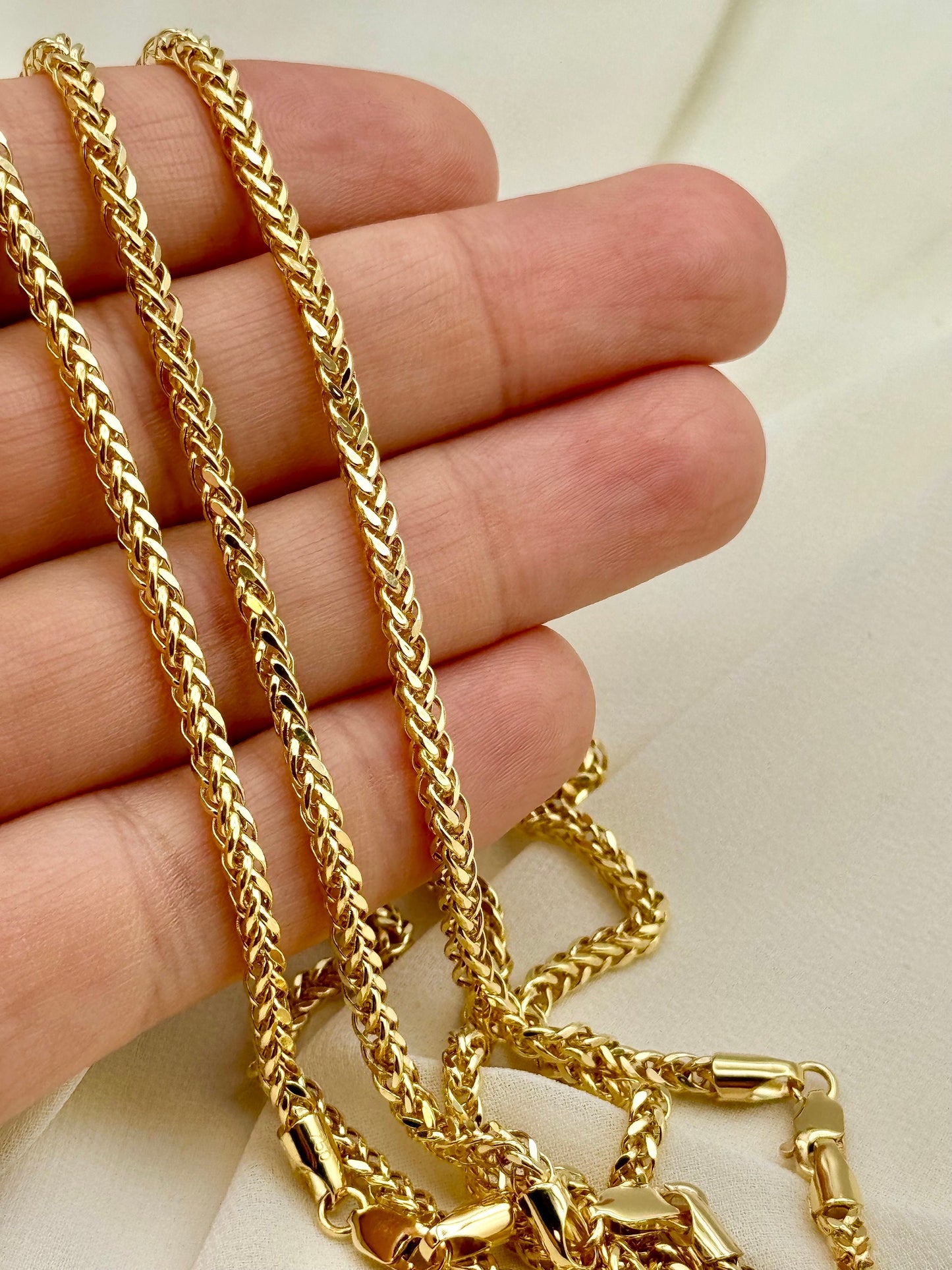 Franco chain on hand