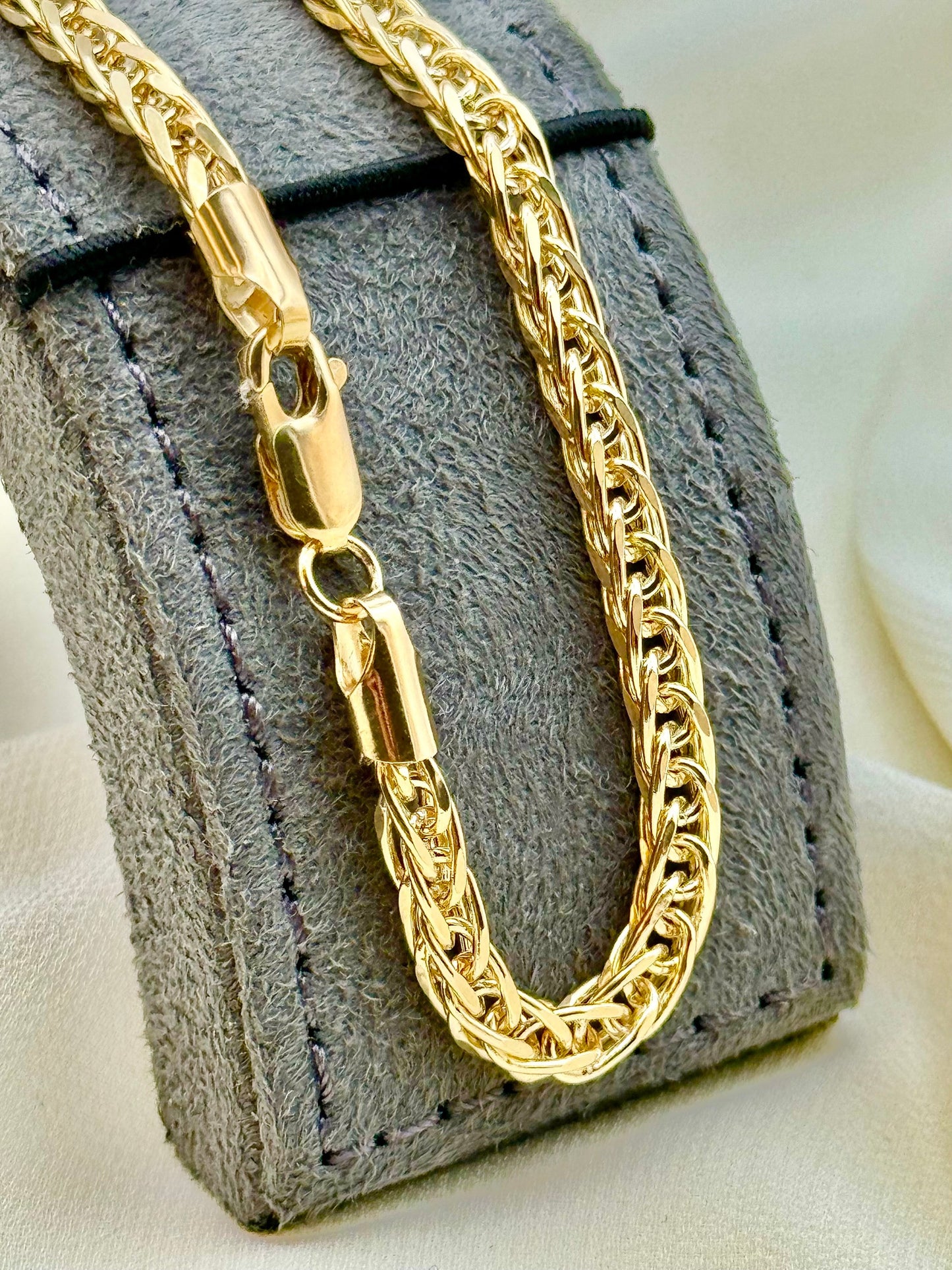 Lobster clasp in foxtail chain