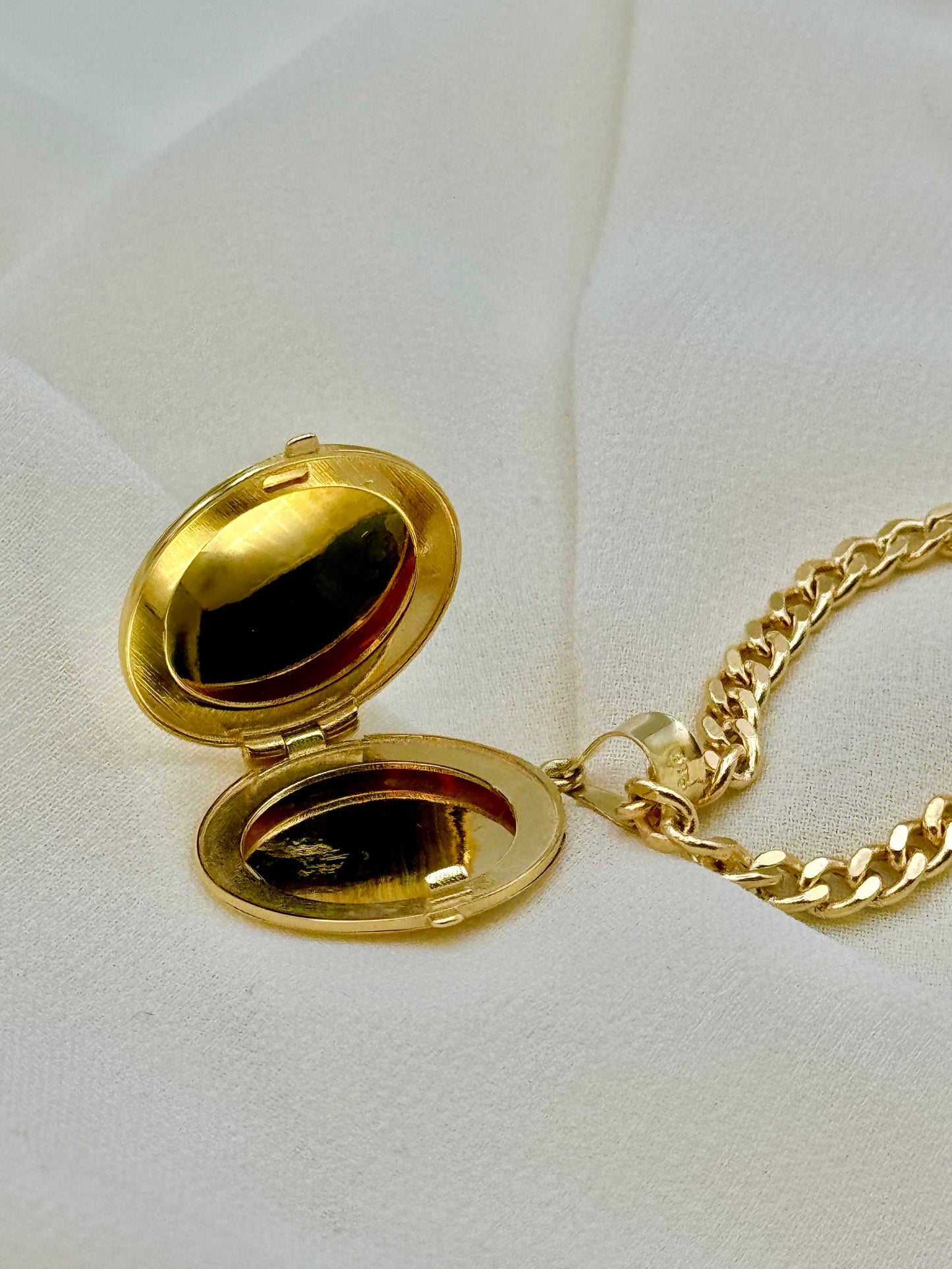 14k Gold Round Locket Necklace 24" – 3.7mm Curb Chain, Round Gold Locket Pendant, Memorial & Birthday Gift for Her