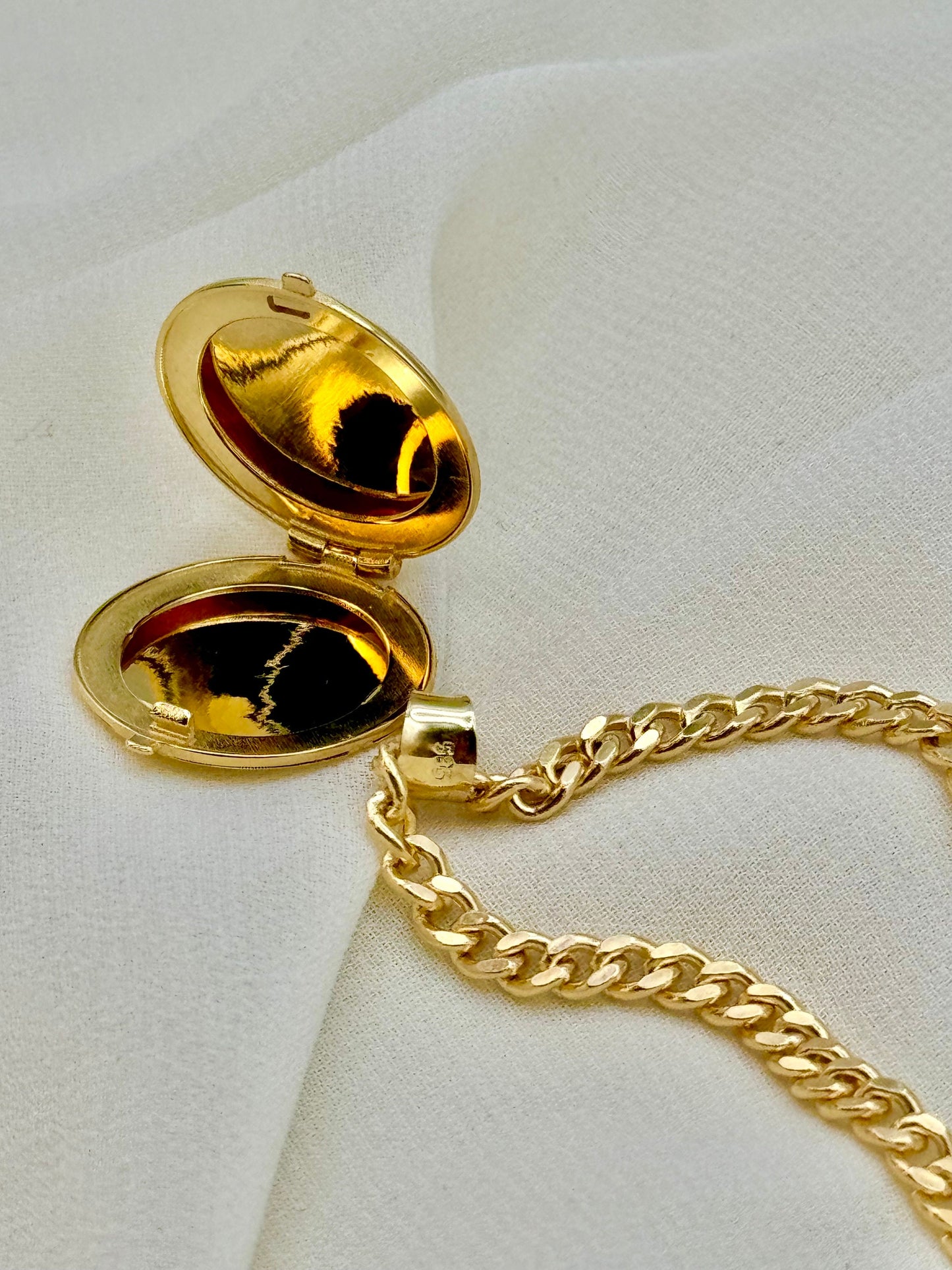 14k Gold Round Locket Necklace 24" – 3.7mm Curb Chain, Round Gold Locket Pendant, Memorial & Birthday Gift for Her