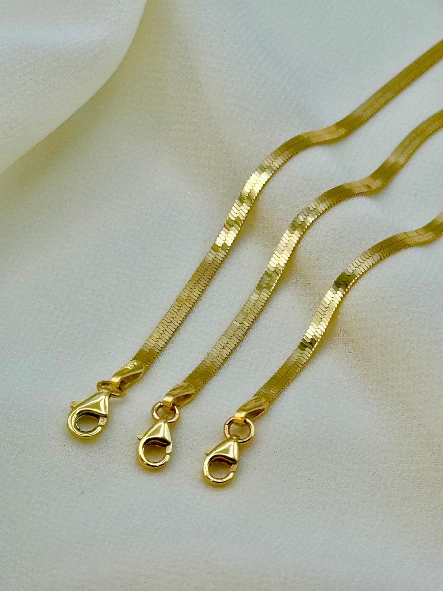 Bracelet à chevrons en or massif 18 carats, 18,4 cm | Bracelet serpent plat brillant en or 2,5 mm | Délicat et élégant