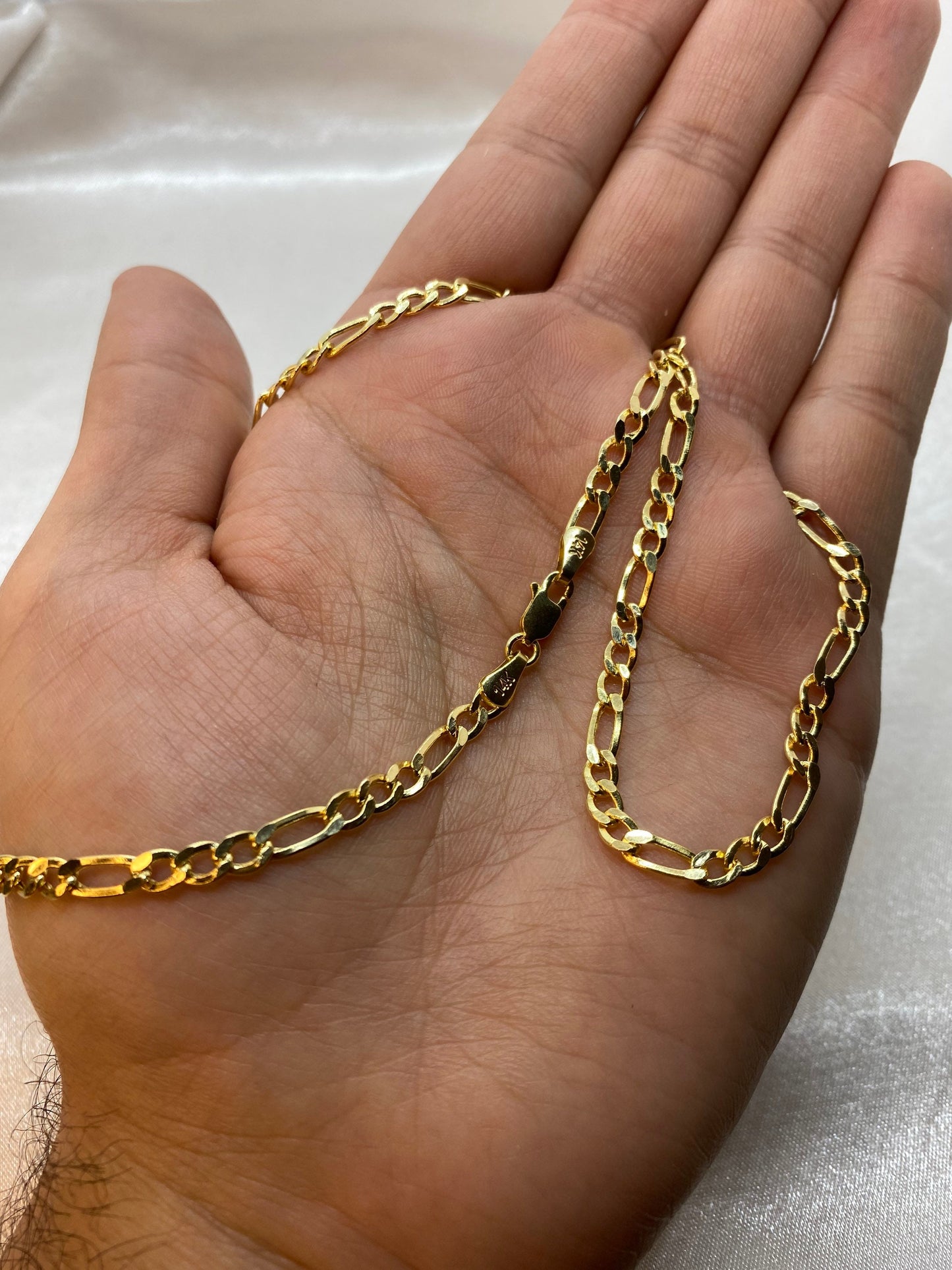 4mm Figaro chain on Hand .