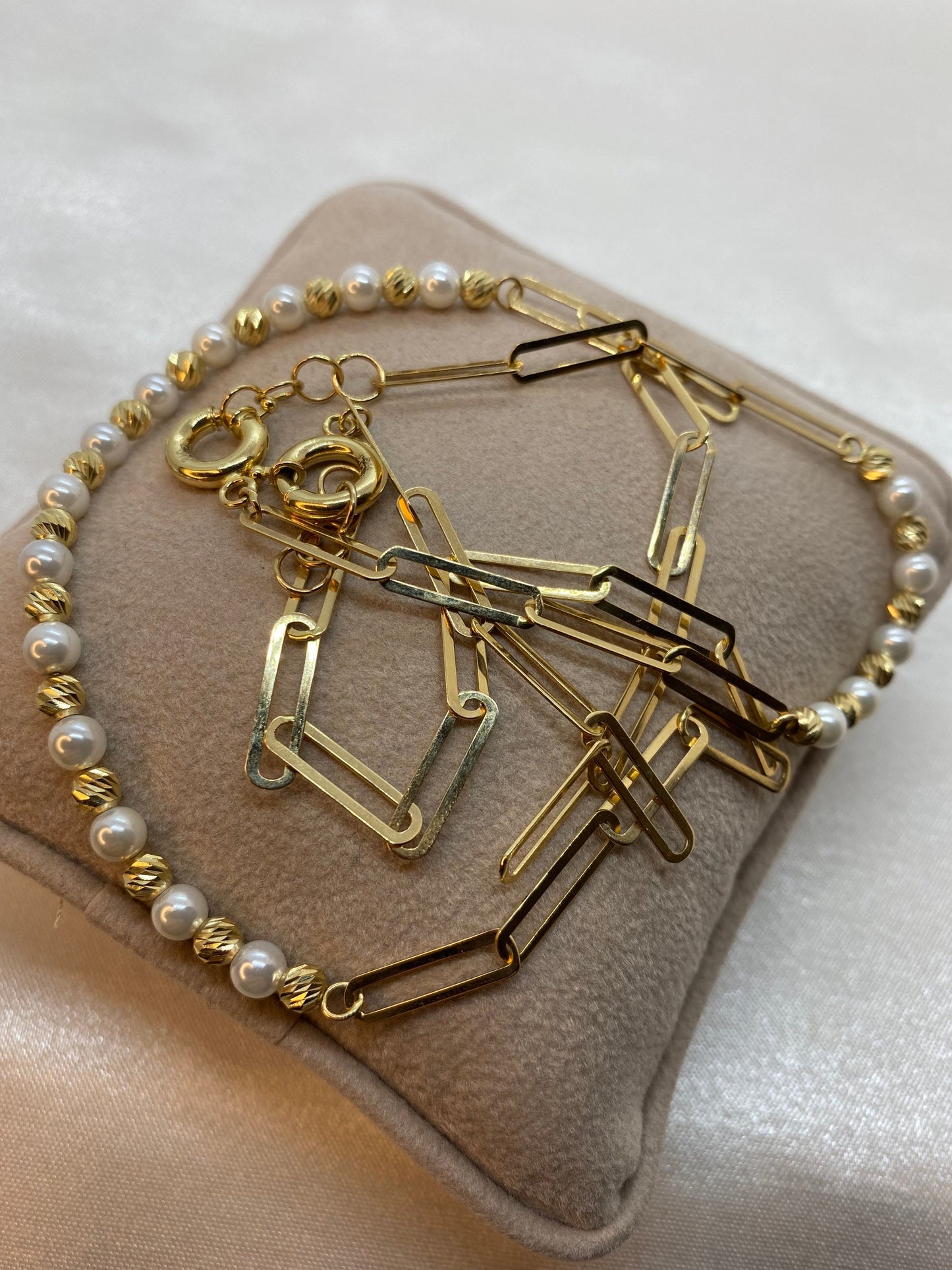 Collier chaîne trombone en or 18 carats avec perles et orbe taille diamant