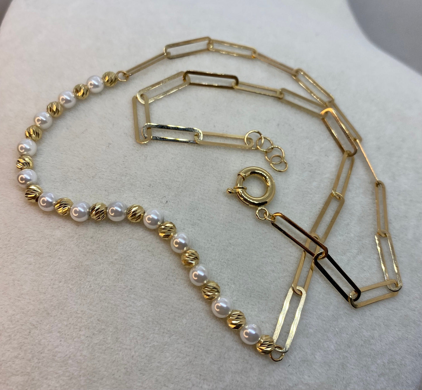 Collier chaîne trombone en or 18 carats avec perles et orbe taille diamant