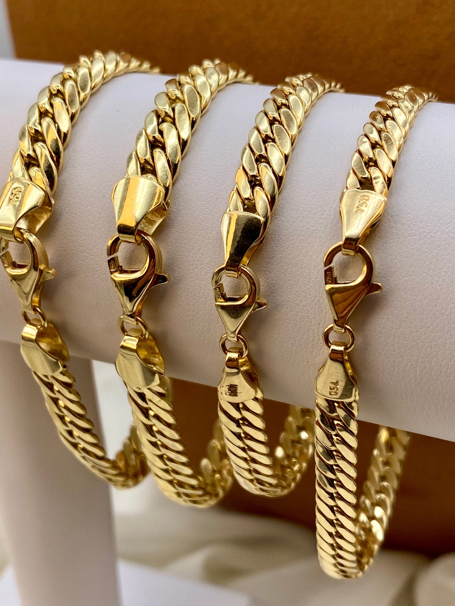 18K Gold Flat Curb Bracelet, 7MM, Cuban Chain Bracelet-18K Curb Link Bracelet for Men & Women- Real 18k Gold- 7.5"Length - Birthday Gift. - Finegold750