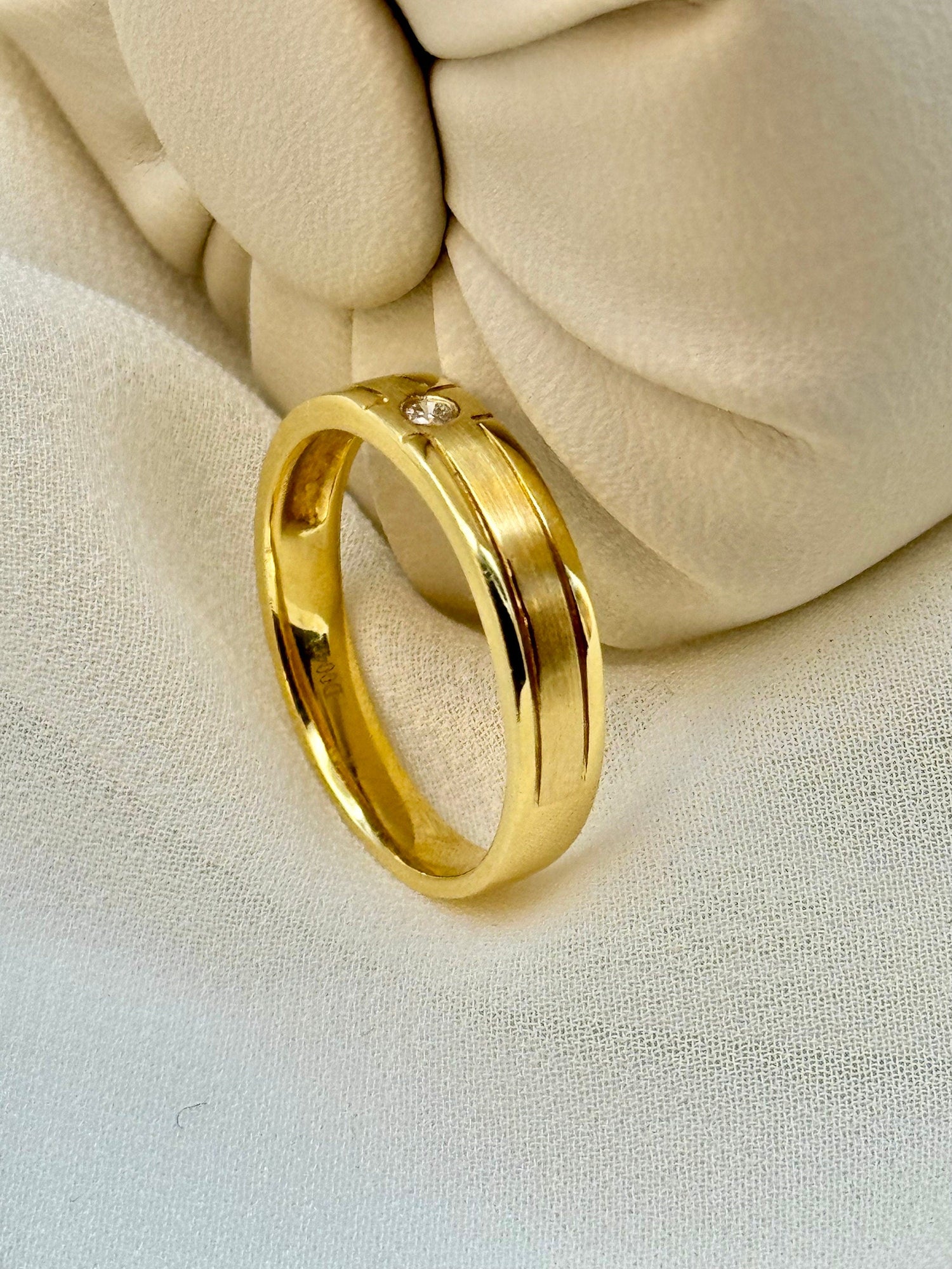18k Solid Gold Diamond Ring – Unisex Elegant Diamond Band, Gift for Him or Her, Birthday & Anniversary Gift, For Mom and Dad - Finegold750