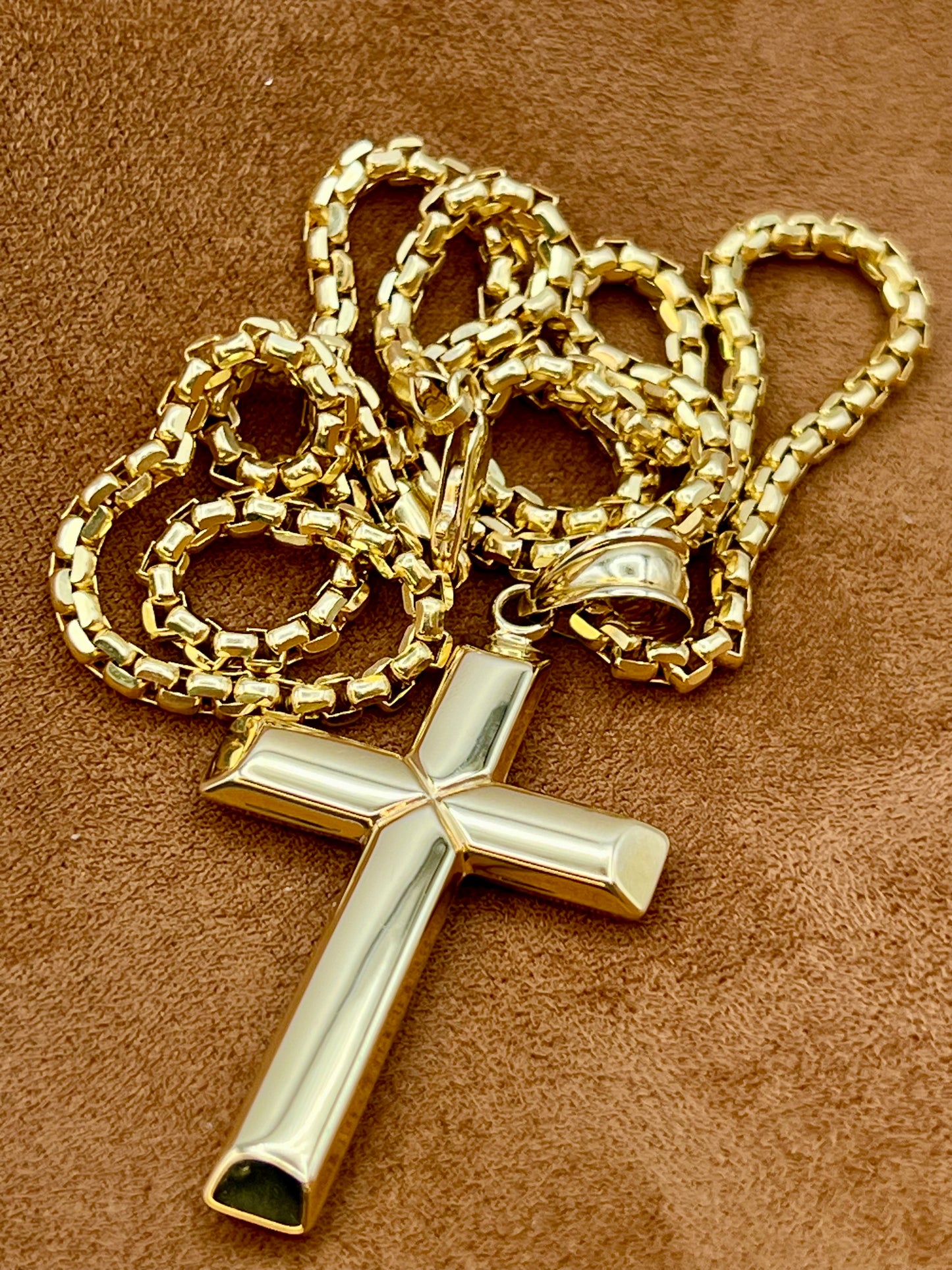 18k Gold Plain Cross Necklace with Box Chain: Elegant Religious Pendant