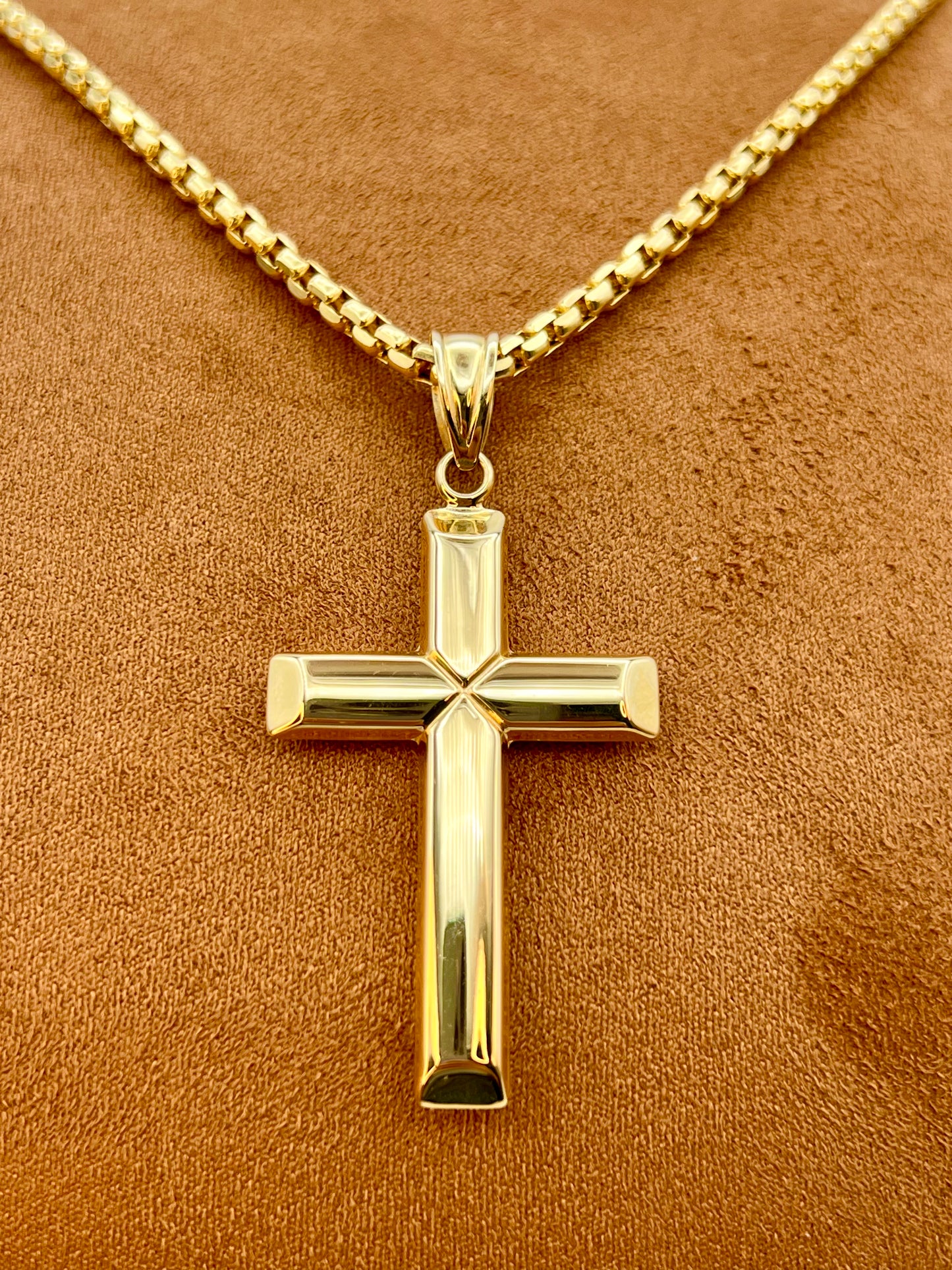 18k Gold Plain Cross Necklace with Box Chain: Elegant Religious Pendant