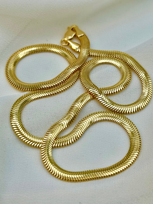 18k Gold Snake Necklace .