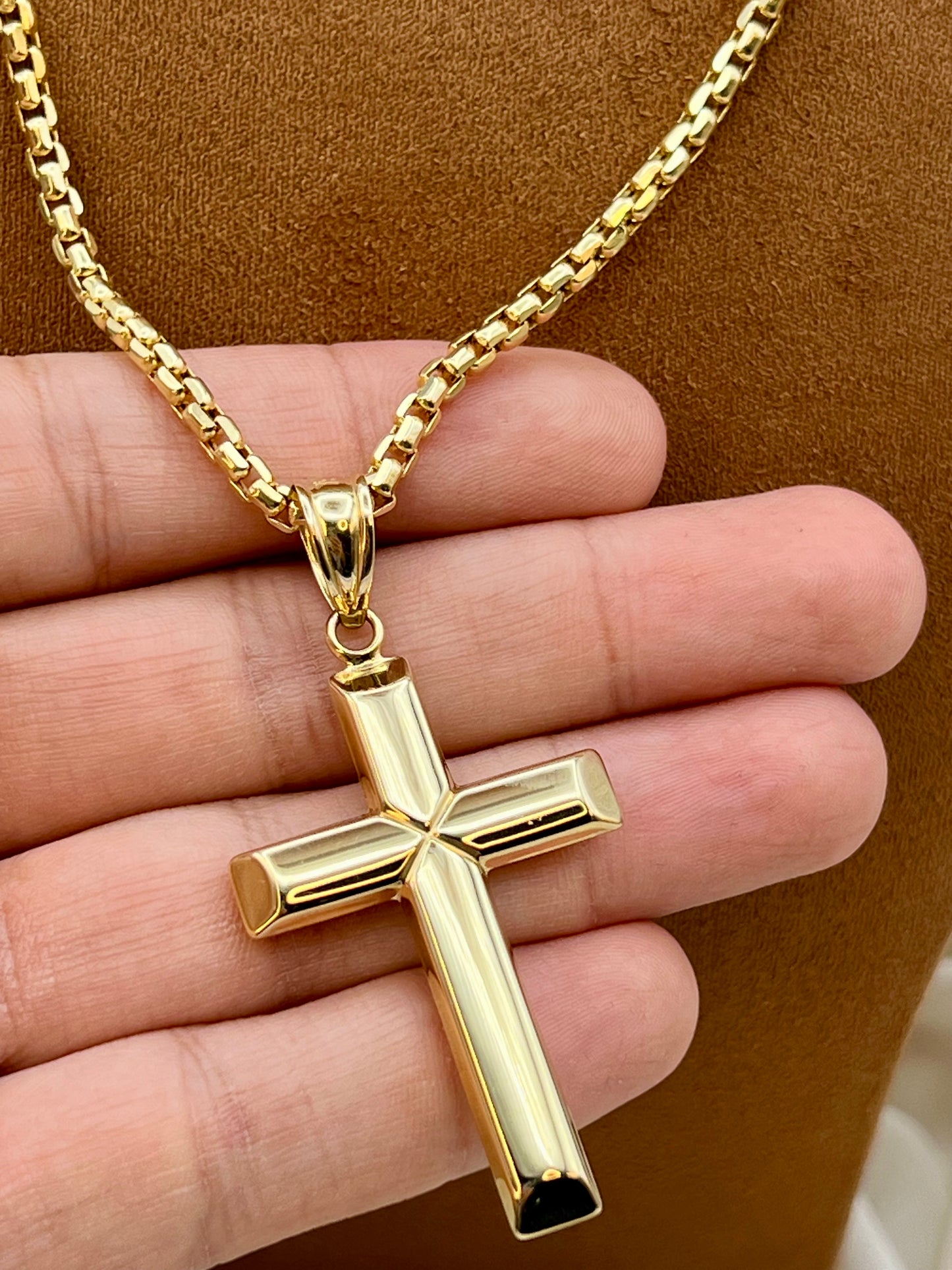18k Gold Plain Cross Necklace with Box Chain: Elegant Religious Pendant