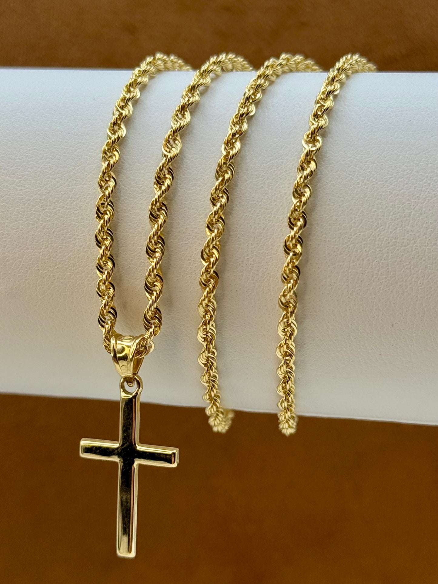 18k Gold necklace with a cross pendant on a white surface