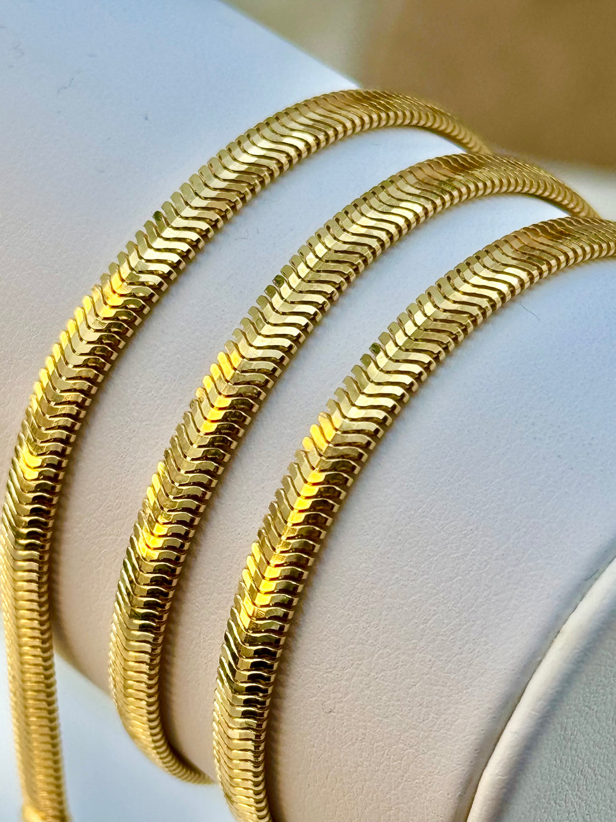 18k Solid Gold Herringbone Necklace, 4 mm, 18" - Finegold750