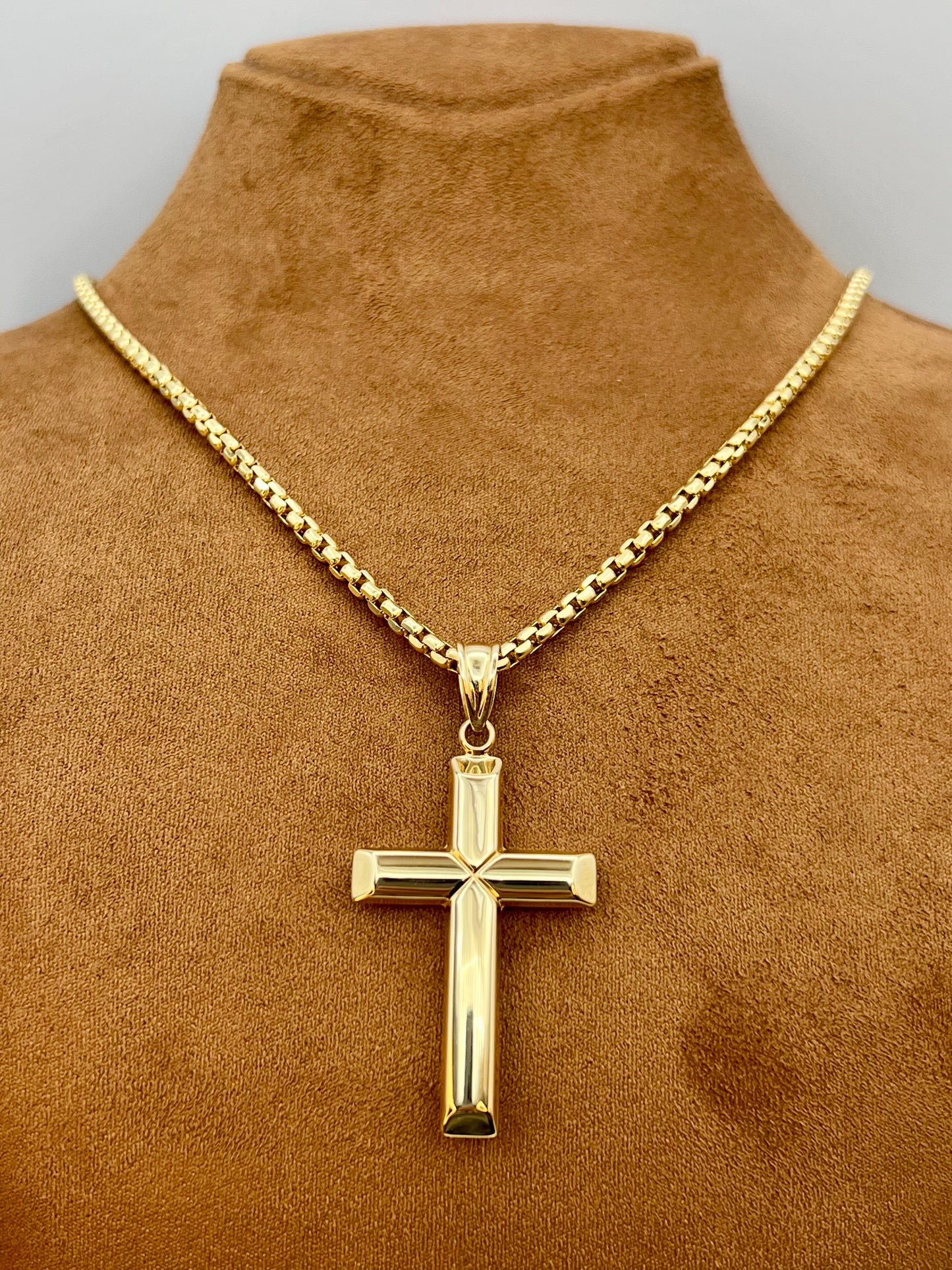 18k Gold Plain Cross Necklace with Box Chain: Elegant Religious Pendant