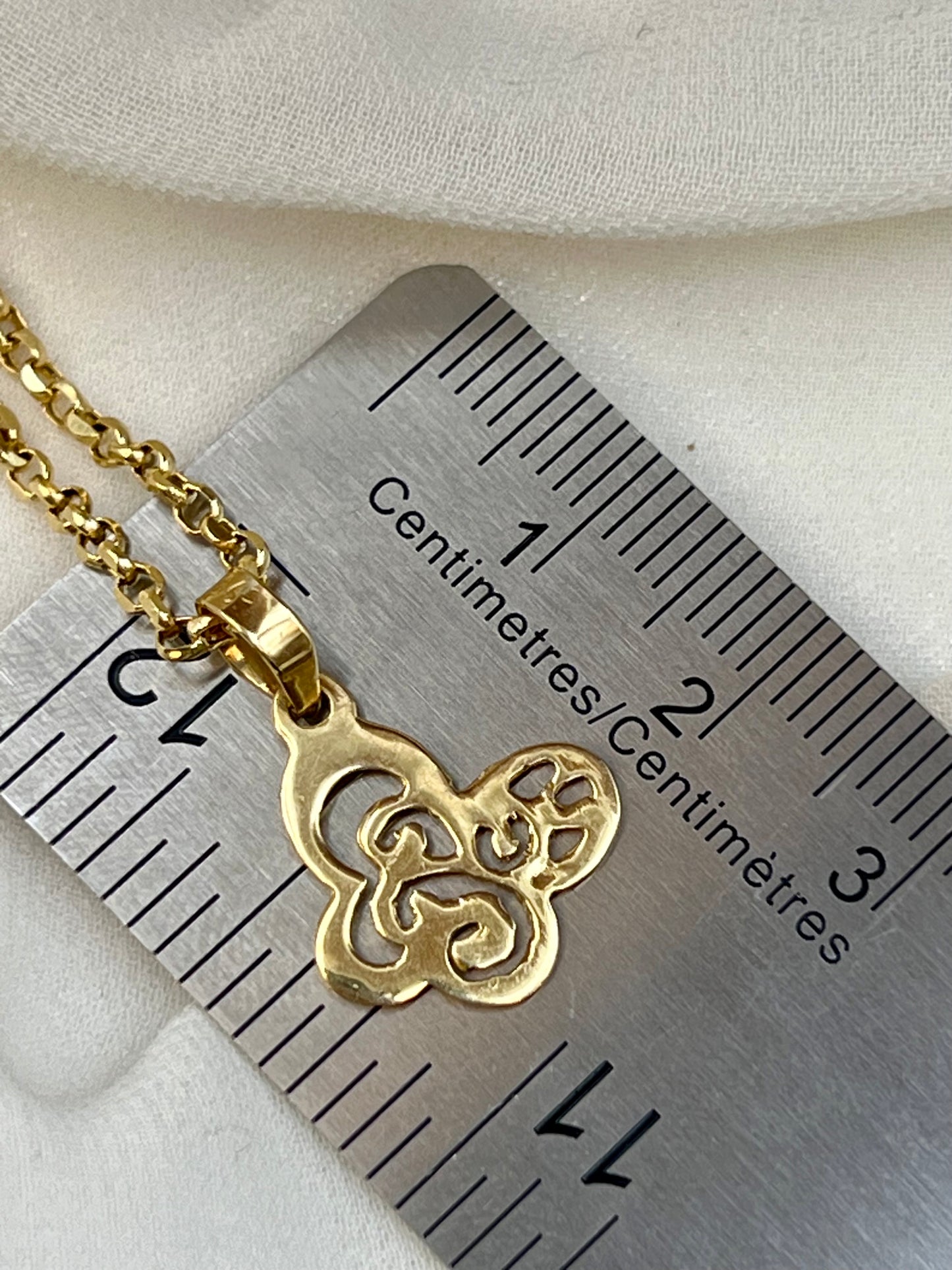 18k Gold Butterfly Necklace: Delicate Filigree Pendant