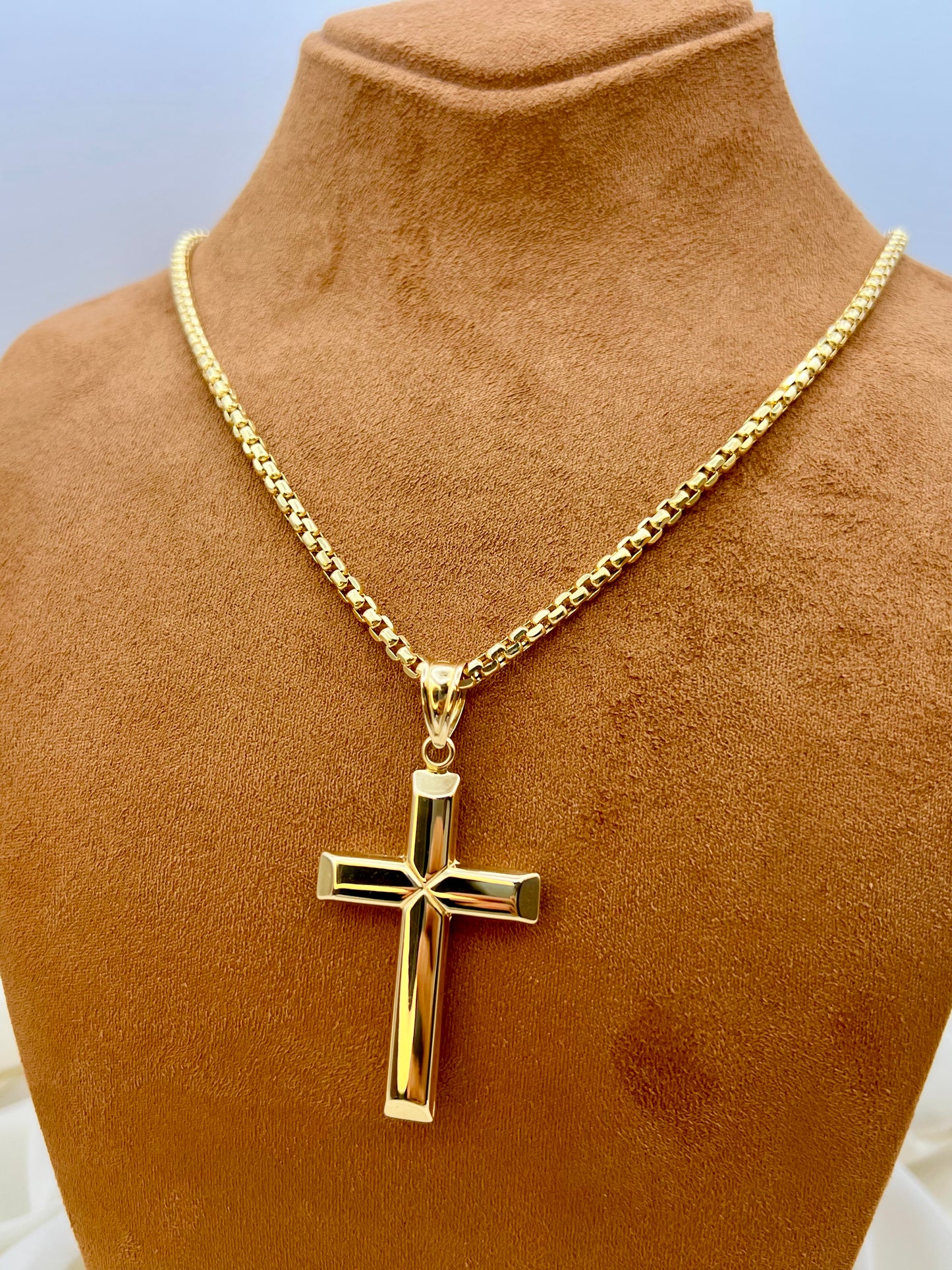 18k Gold Plain Cross Necklace with Box Chain: Elegant Religious Pendant