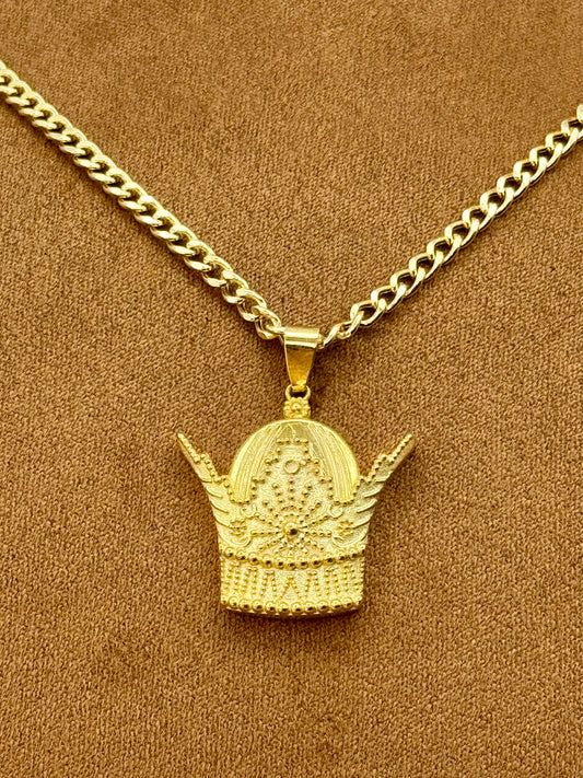 18k Gold Pahlavi Crown Necklace on display.