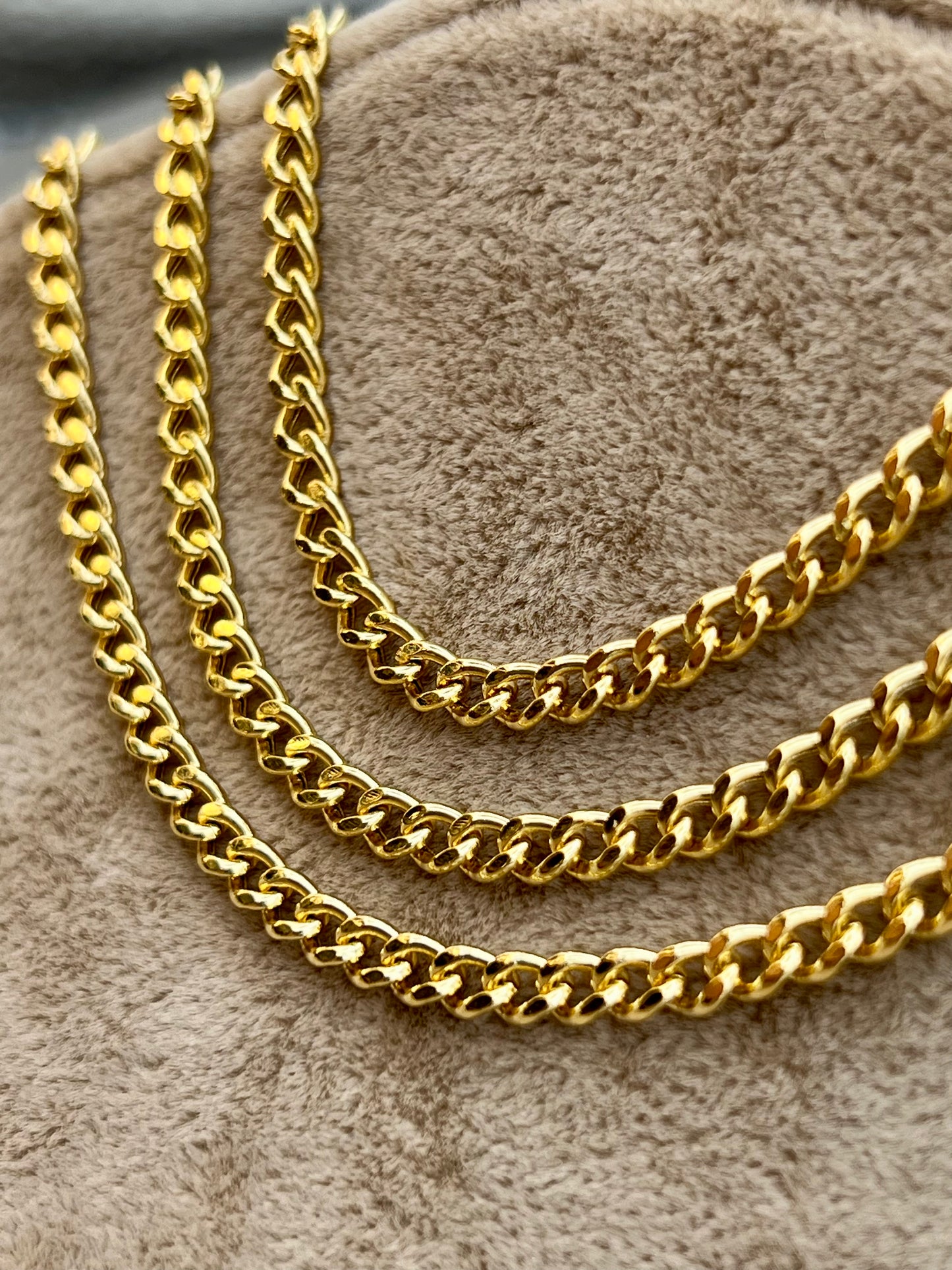 Gold Curb chain necklace 