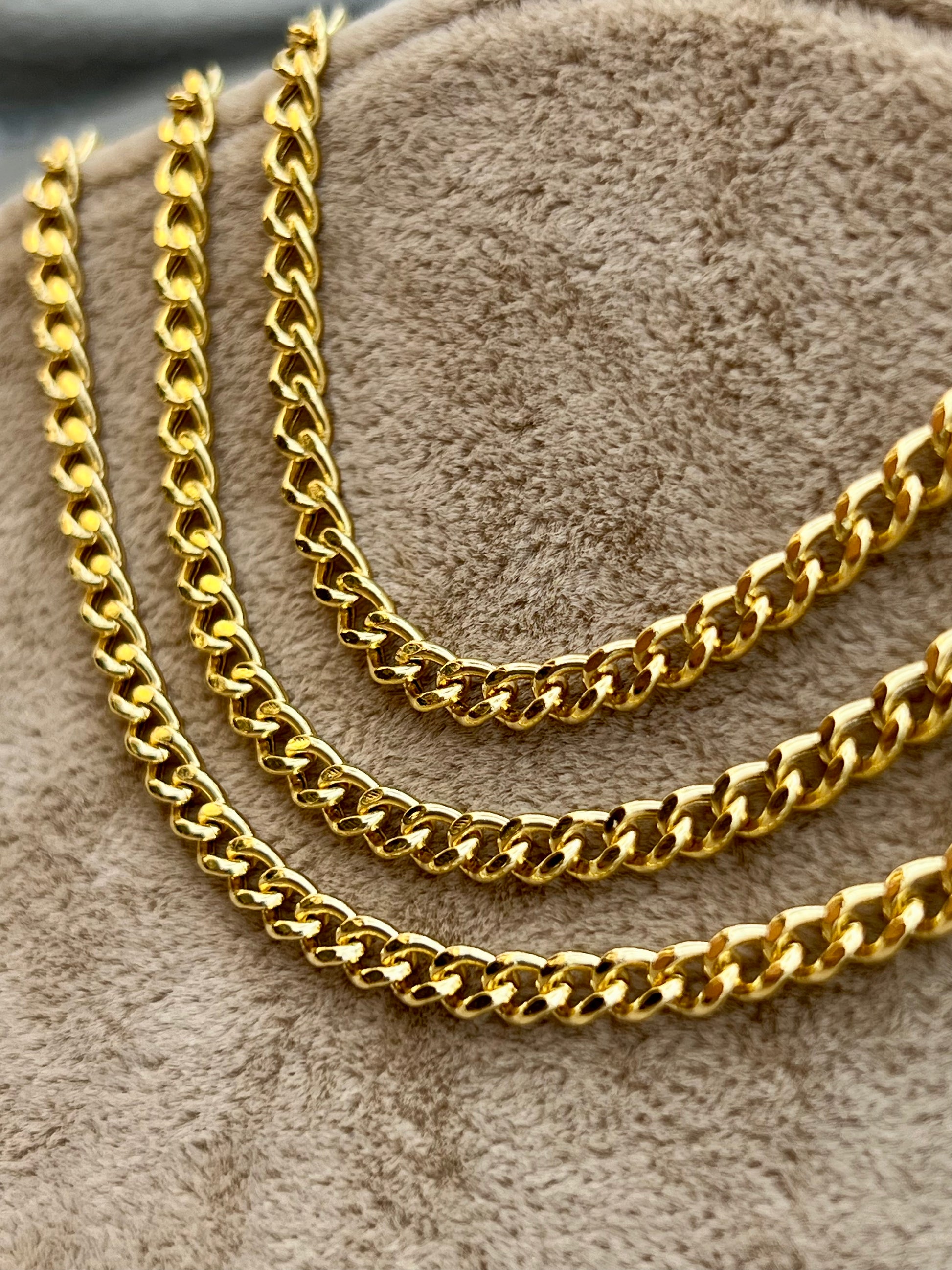 Gold Curb chain necklace 