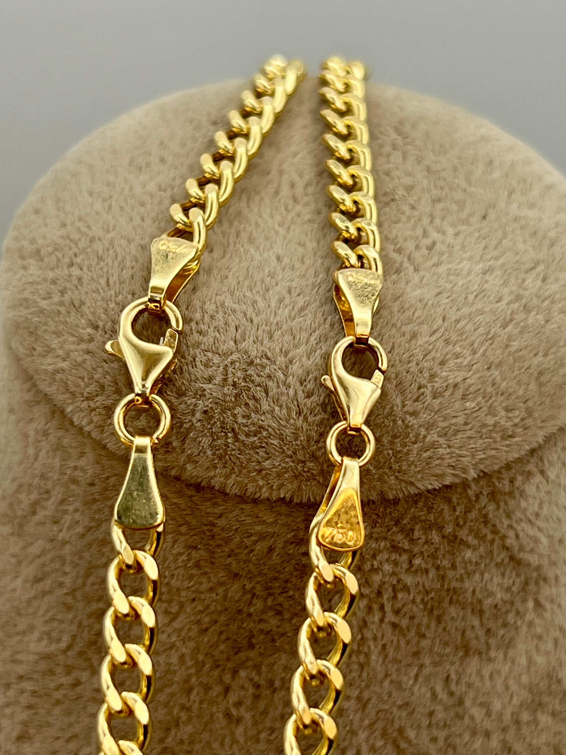 lobster clasp in Gold curb chain