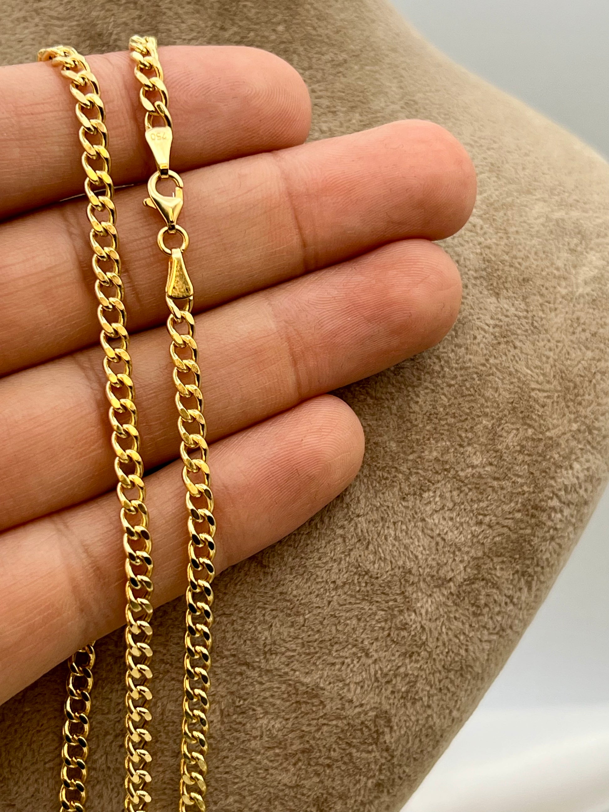 curb chains on hand 