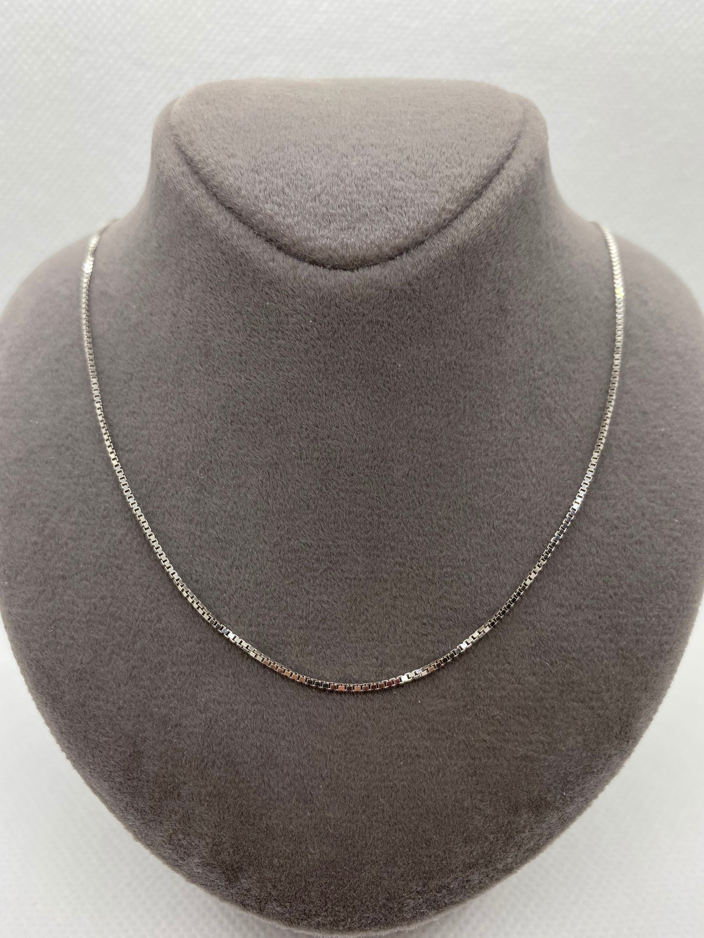 18k solid white Gold necklace( box chain)18.5 inches 1mm