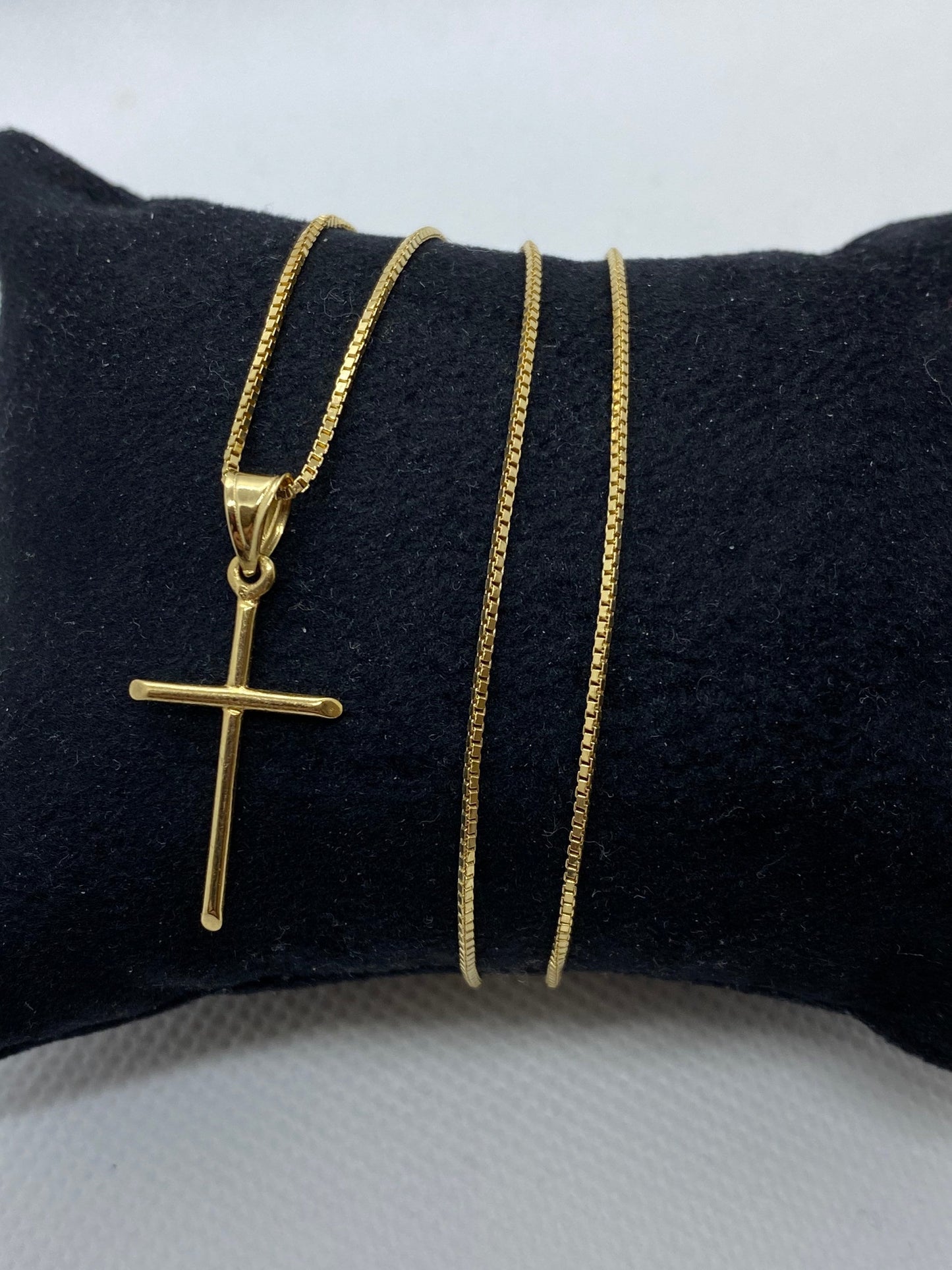 18k solid Gold cross necklace 20 inches