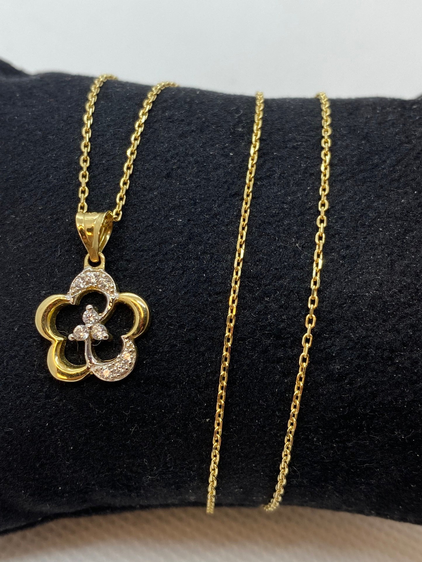 14k Solid Gold Flower Necklace with cubic zirconia 20 inches