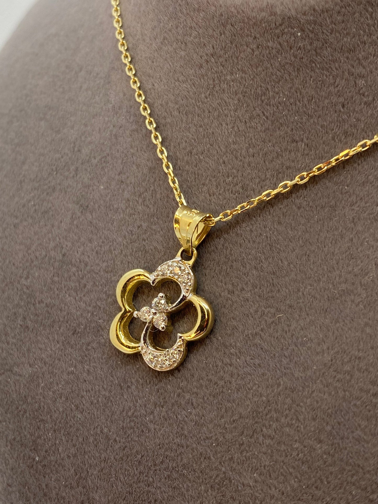 14k Solid Gold Flower Necklace with cubic zirconia 20 inches