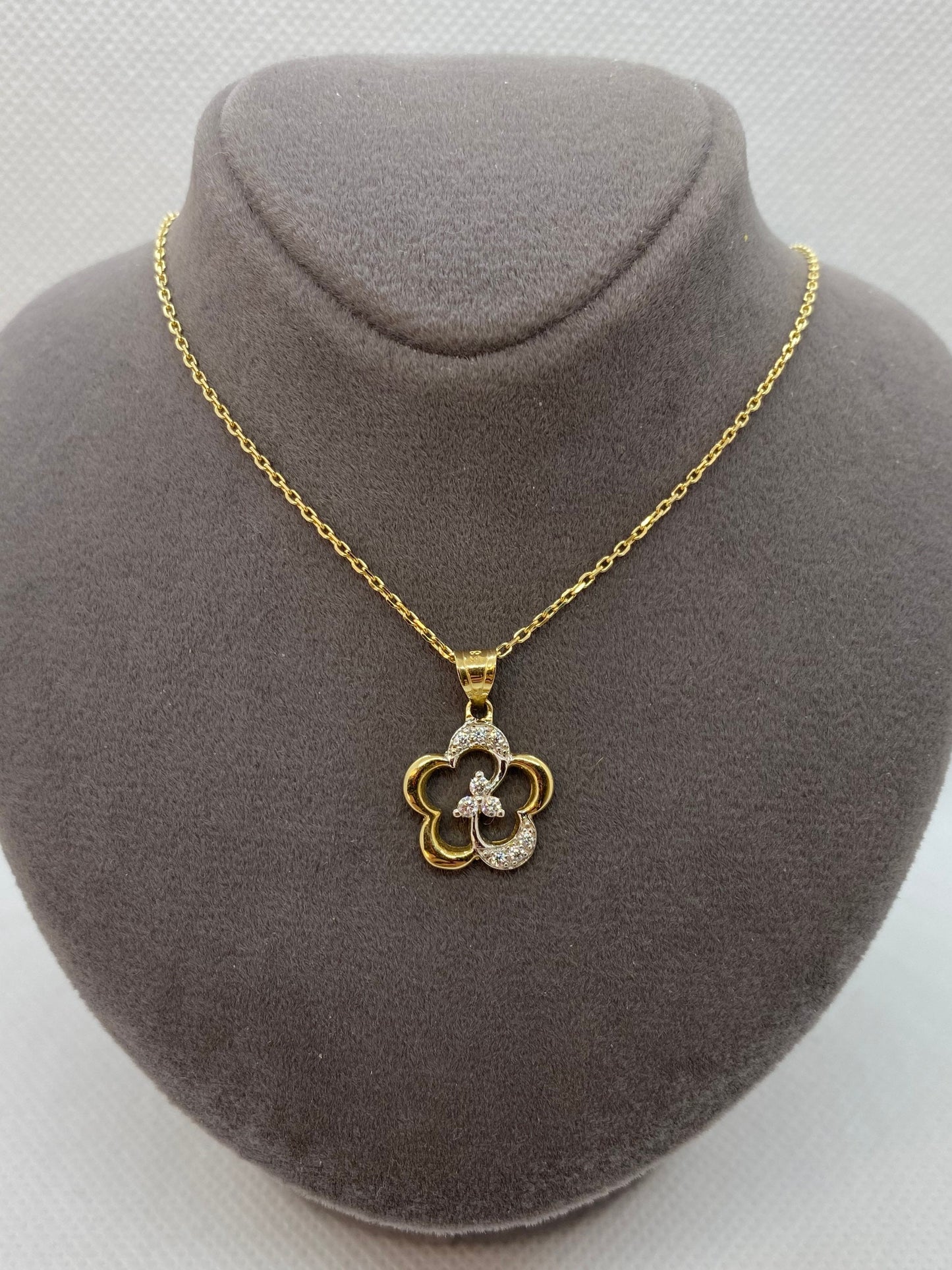 14k Solid Gold Flower Necklace with cubic zirconia 20 inches