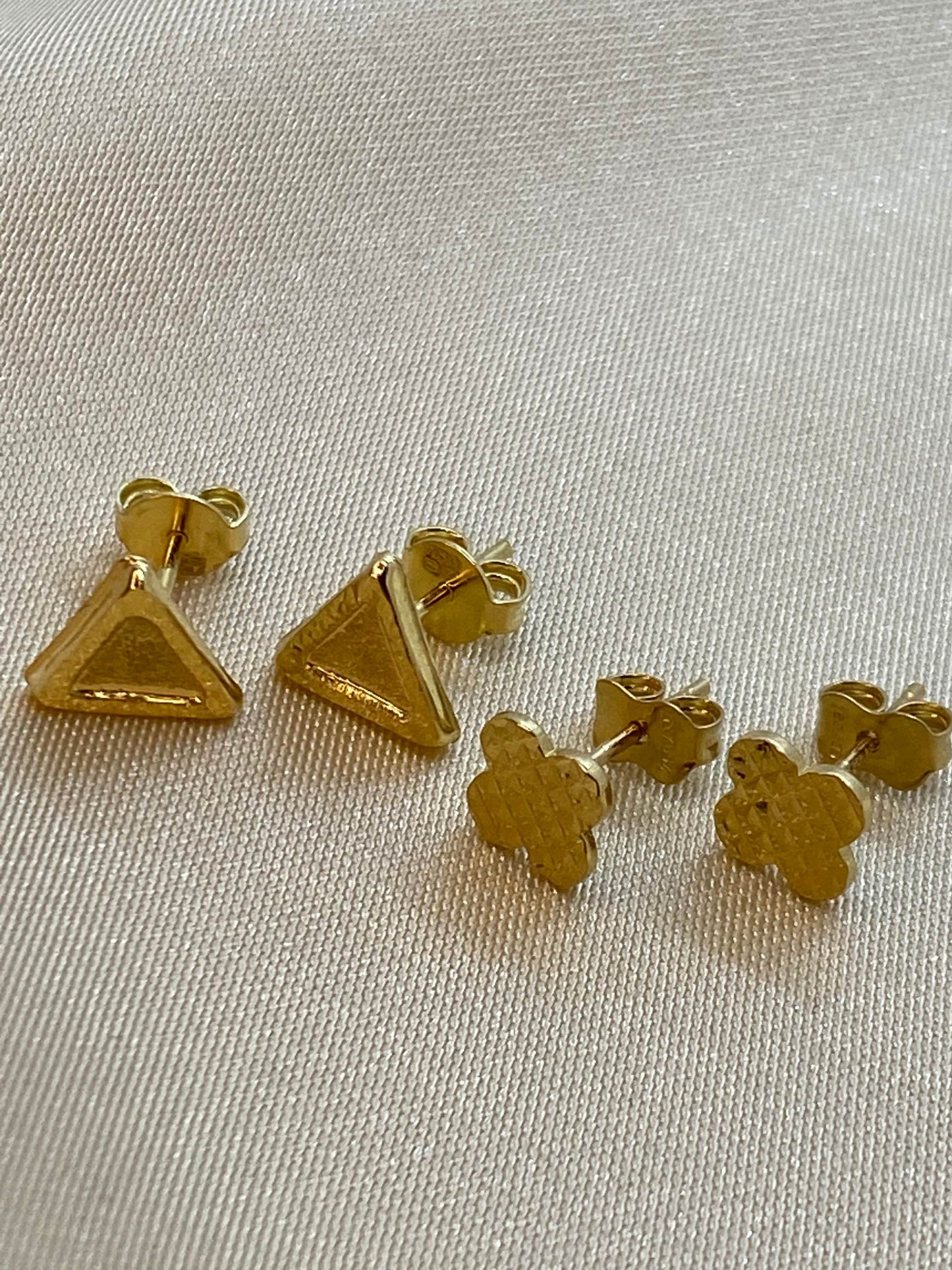 18k solid gold triangle stud earring Diamond cut  , flower stud earring ,18k solid gold earring ,Gift earring