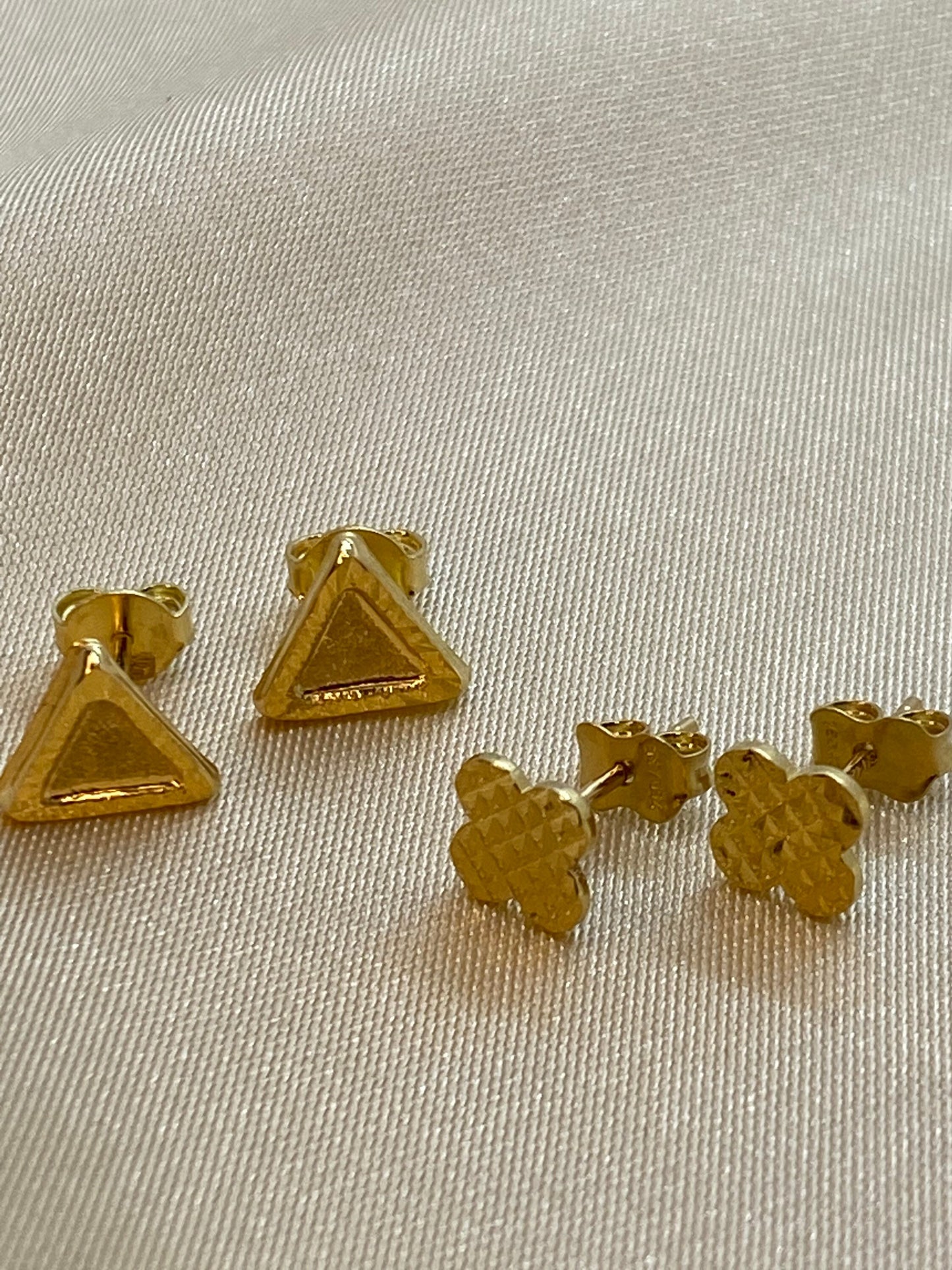 18k solid gold triangle stud earring Diamond cut  , flower stud earring ,18k solid gold earring ,Gift earring