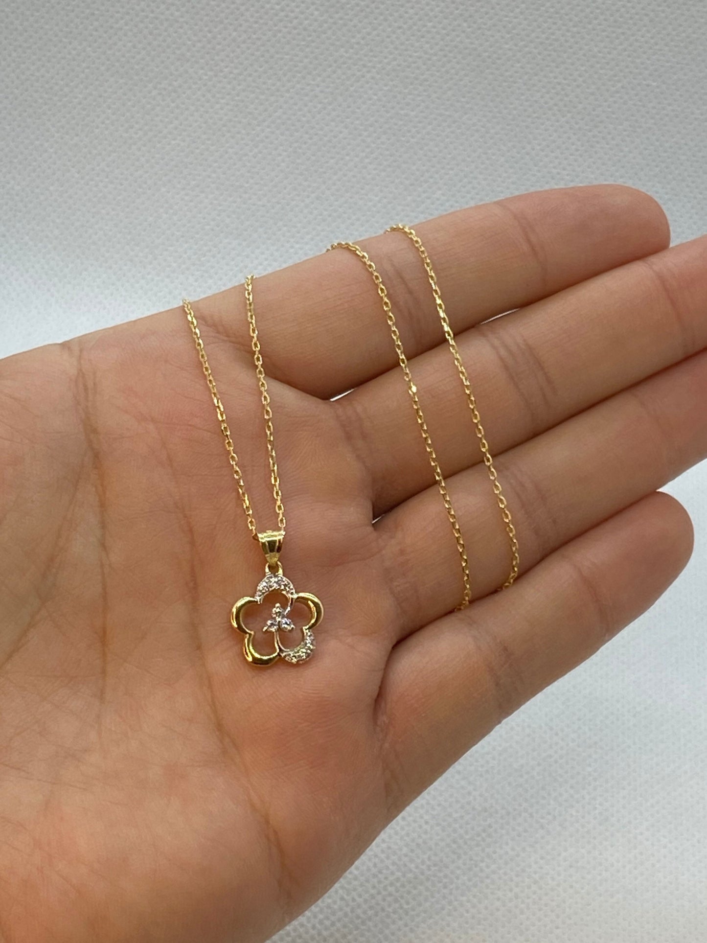 14k Solid Gold Flower Necklace with cubic zirconia 20 inches