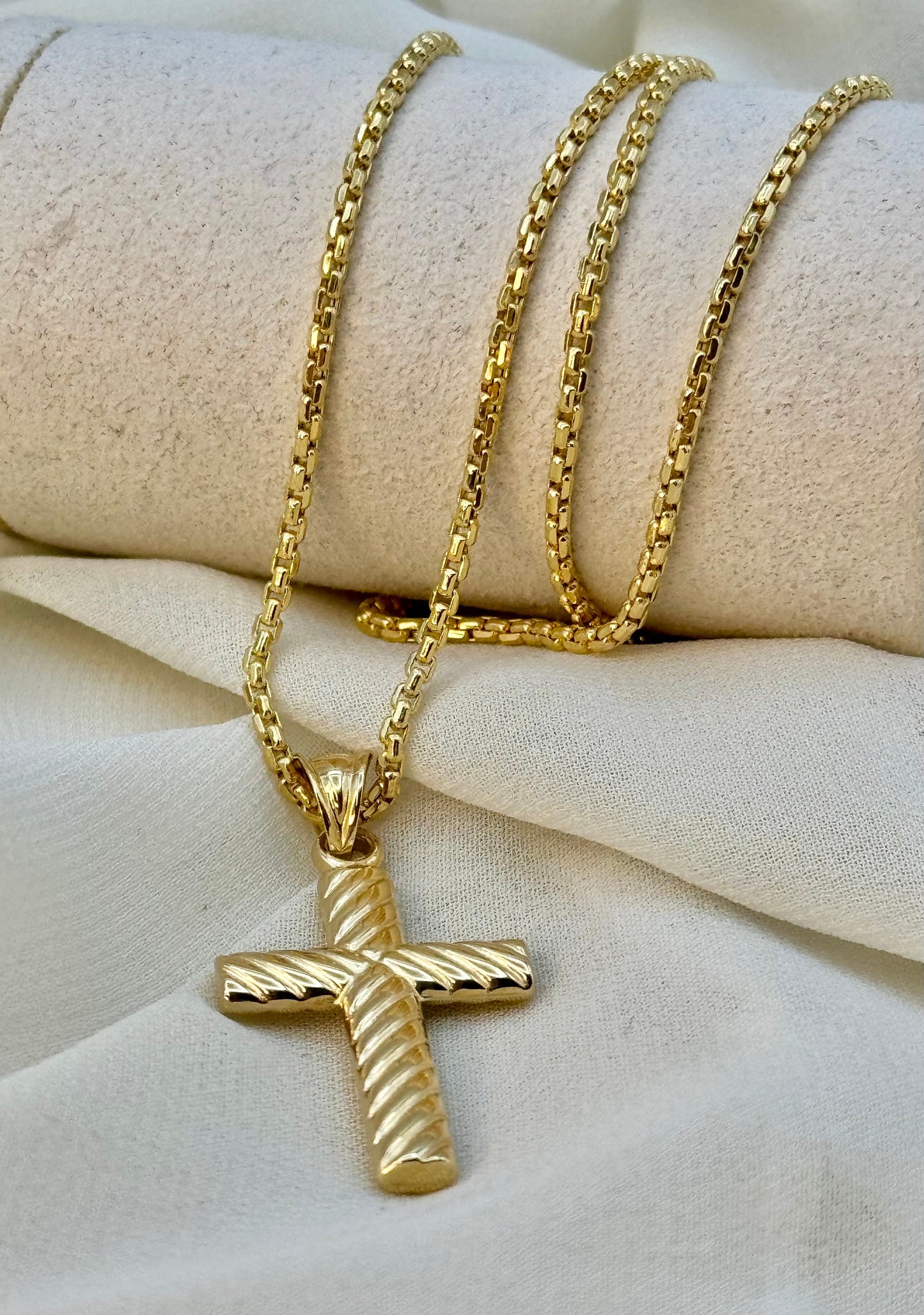 18k Gold Cross Necklace with 2mm Box Chain ,Gold Cross Necklace , For Him, For Her ,Anniversary Gift ,Birthday Gift, Cross Pendant .