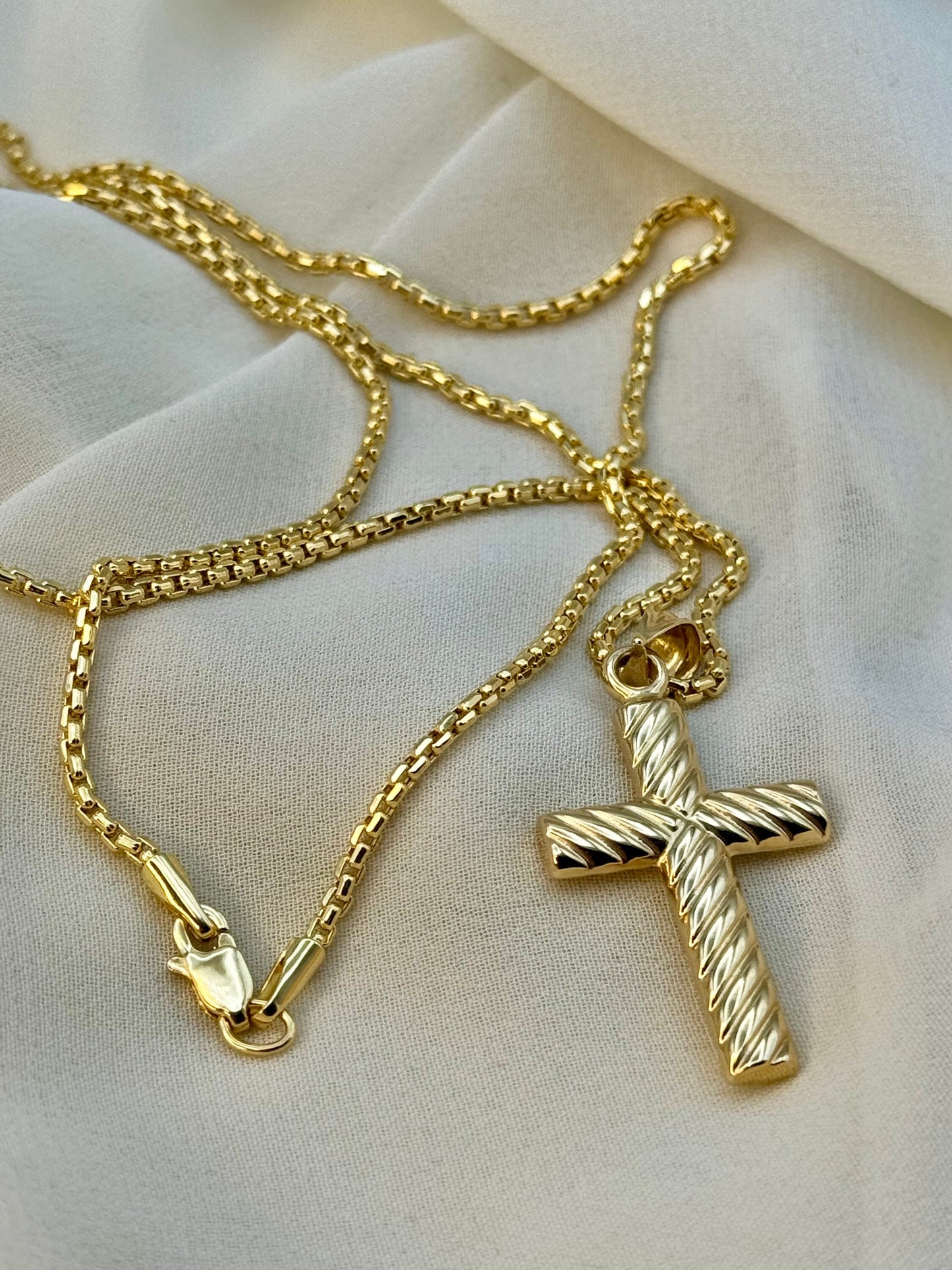 18k Gold Cross Necklace with 2mm Box Chain ,Gold Cross Necklace , For Him, For Her ,Anniversary Gift ,Birthday Gift, Cross Pendant .