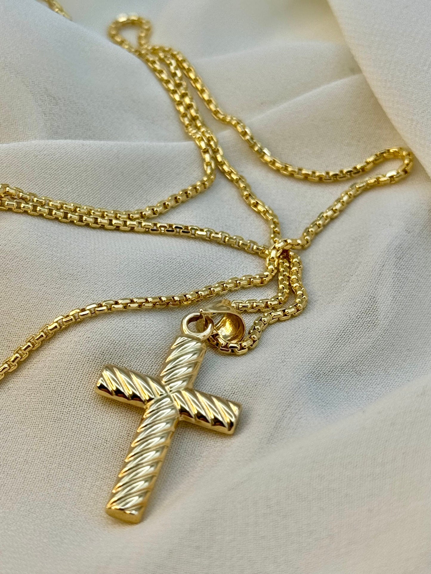 18k Gold Cross Necklace with 2mm Box Chain ,Gold Cross Necklace , For Him, For Her ,Anniversary Gift ,Birthday Gift, Cross Pendant .