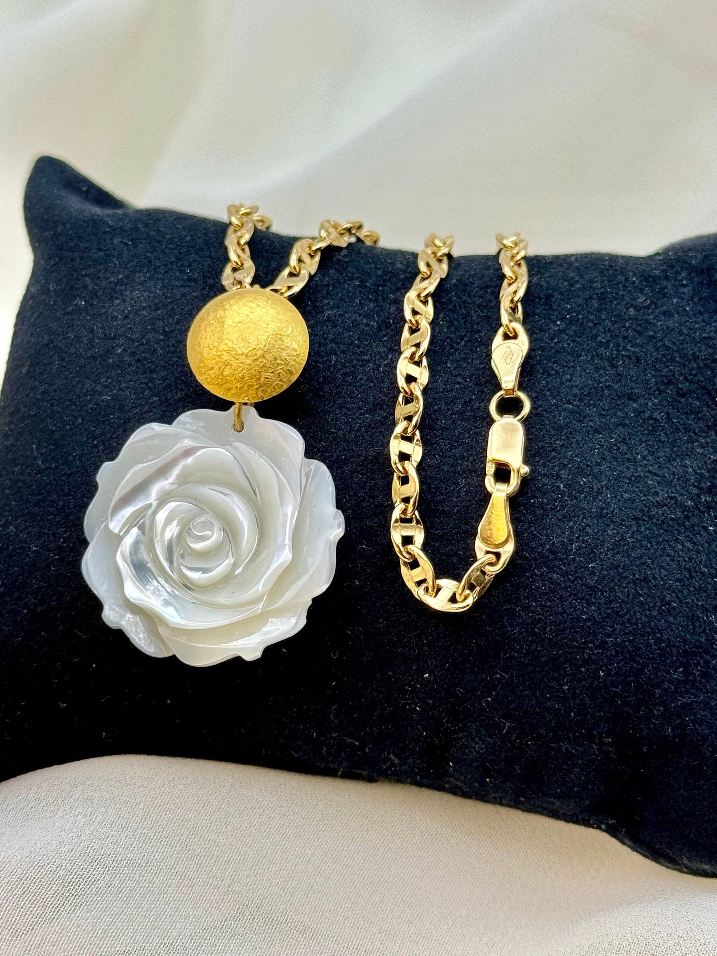 18k solid Gold Flower Necklace with Crafted Shell - 18k Solid Gold  sea shell Necklace ,Birthday Gift, For Her, Anniversary Gift, for mum.