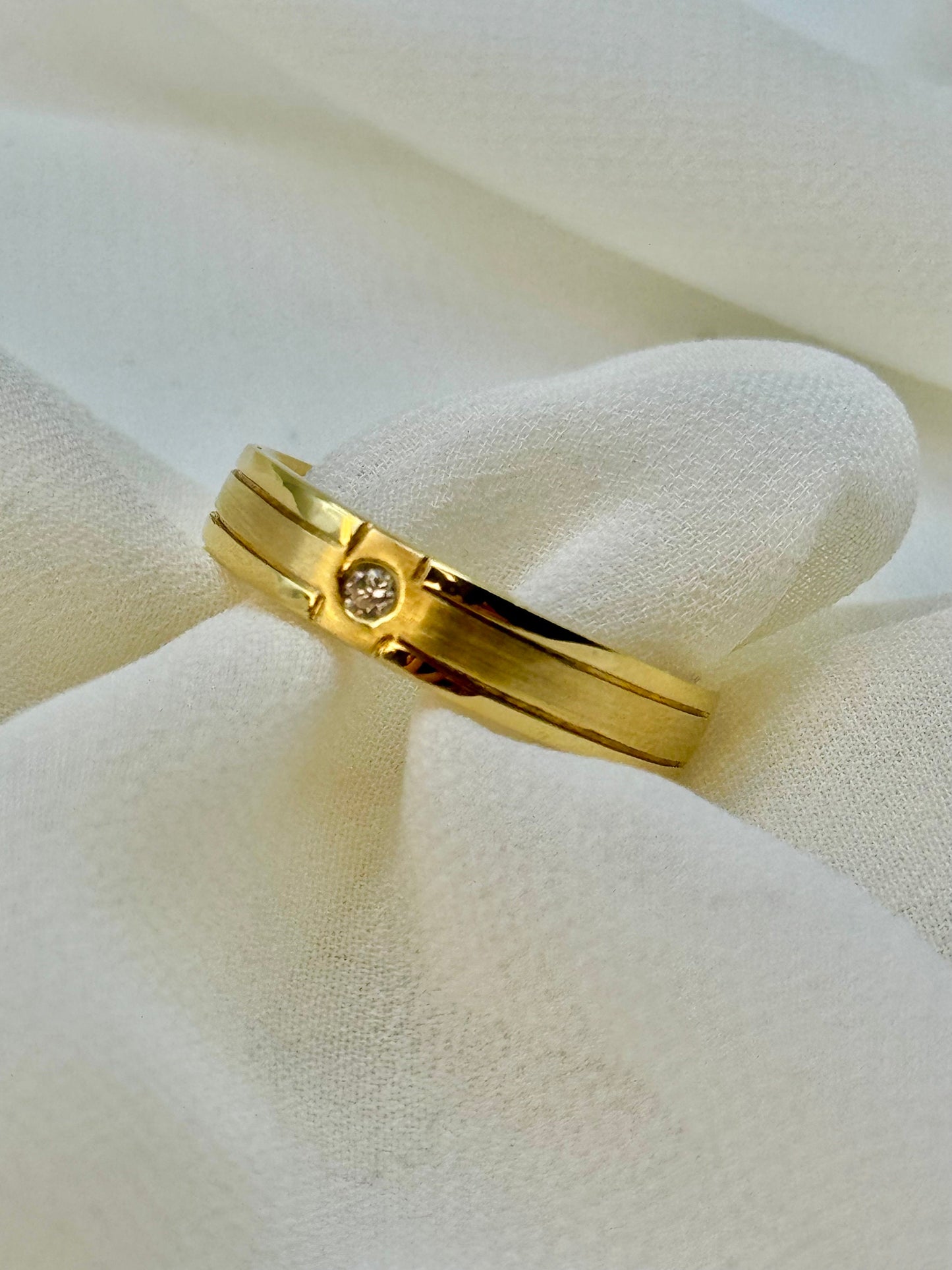 18k Solid Gold  Ring with one Diamond , Diamond ring , For Her, For Him  ,Unisex Ring , Birthday Gift , Anniversary Gift , For Mum ,For Dad.