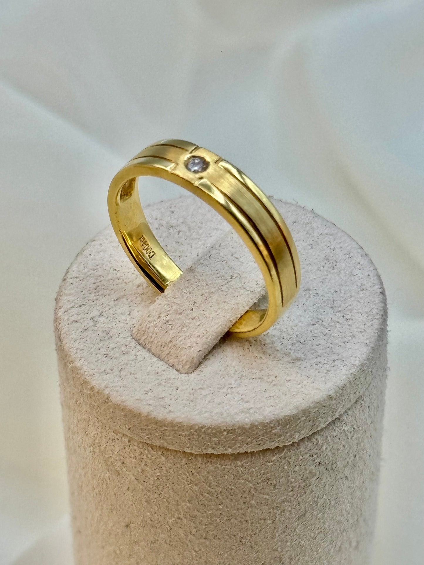 18k Solid Gold  Ring with one Diamond , Diamond ring , For Her, For Him  ,Unisex Ring , Birthday Gift , Anniversary Gift , For Mum ,For Dad.