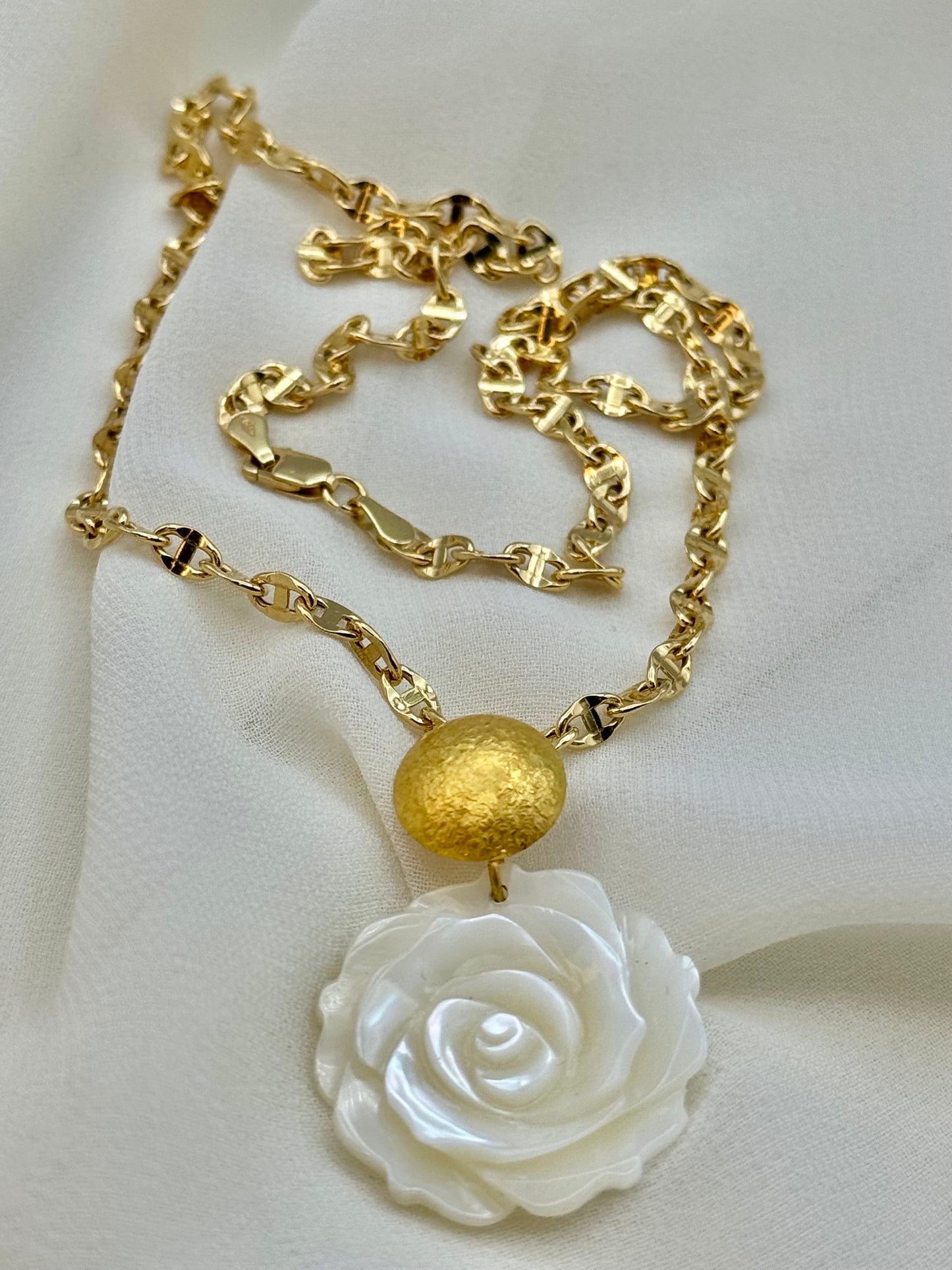 18k solid Gold Flower Necklace with Crafted Shell - 18k Solid Gold  sea shell Necklace ,Birthday Gift, For Her, Anniversary Gift, for mum.