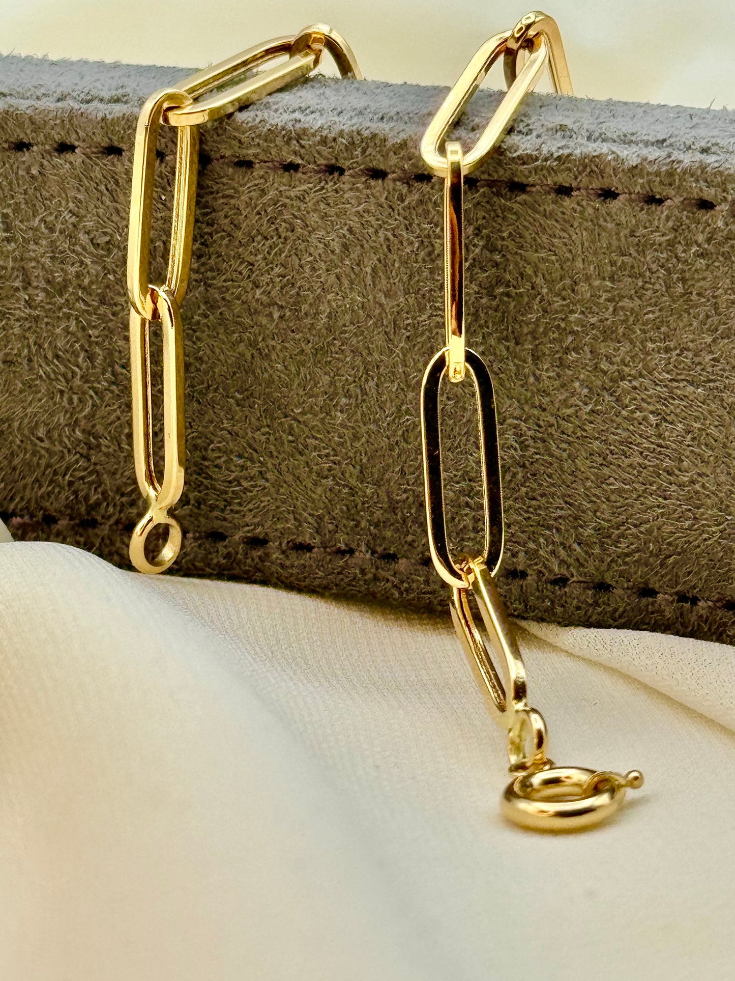 18k Gold PaperClip Bracelet, Medium Link, pure 18k Gold , For Her, For Girlfriend, For Mom, Gift, Stacking Bracelet, oval link bracelet.