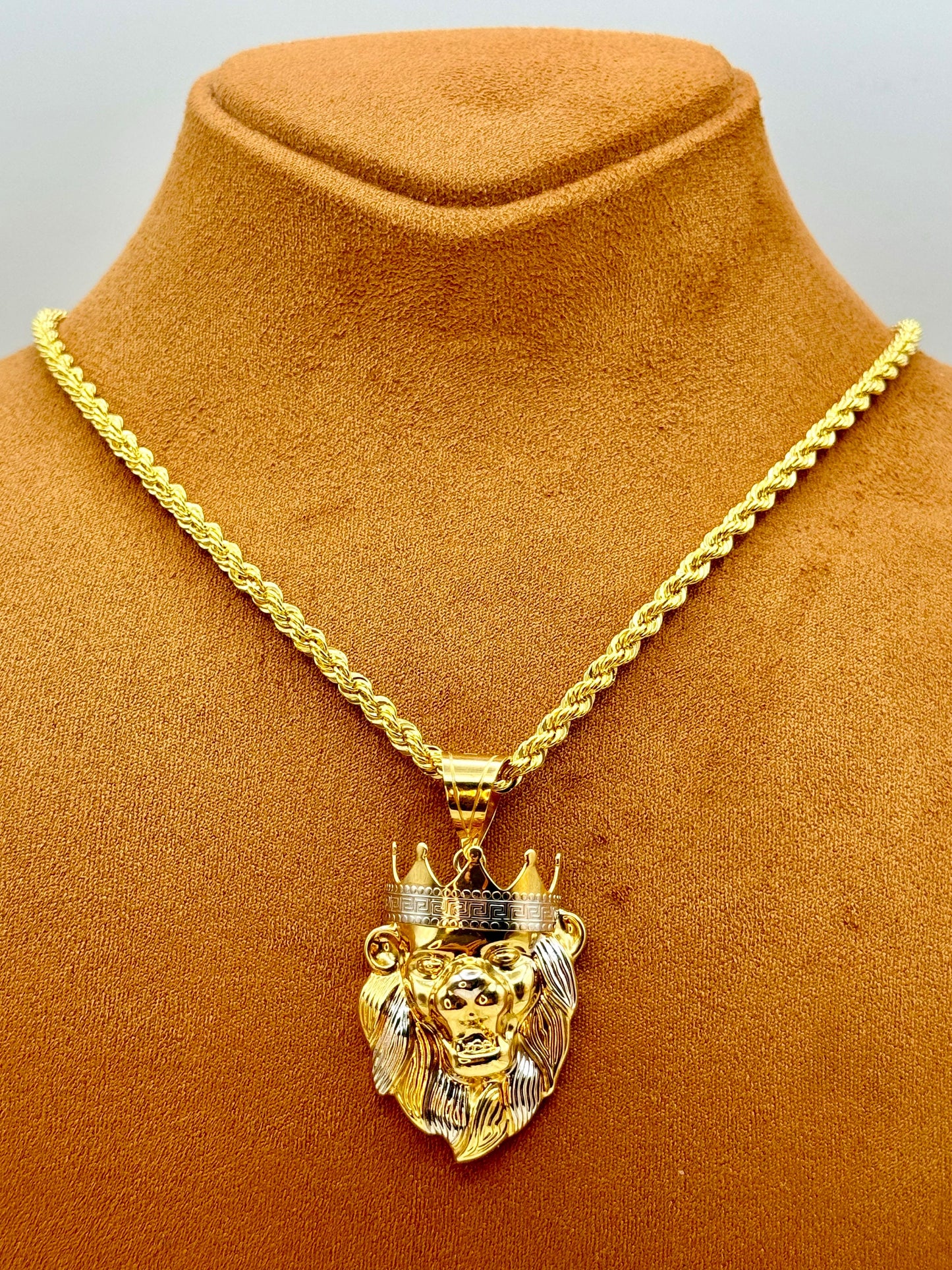 18k Gold Lion Necklace with Crown, 18k Gold Rope chain 4mm, Symbol of leadership and Power, Birthday Gift, Christmas Gift, Anniversary Gift.