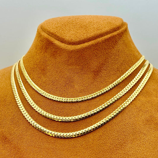 18k Gold flat curb chain.