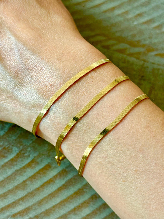 18k Gold Herringbone Bracelet.